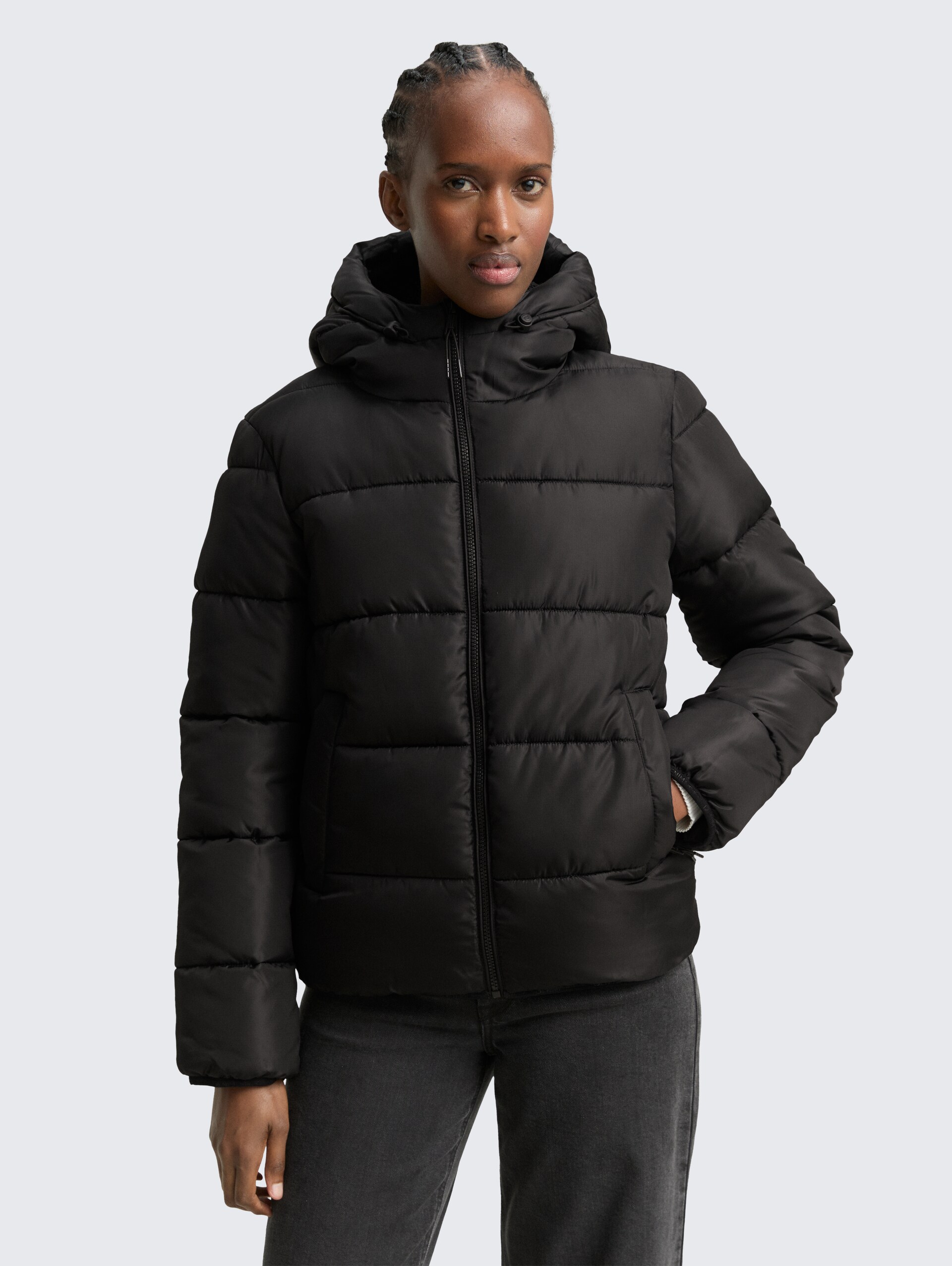Puffer-Jacke mit Kapuze - deep black - Model-Vorderansicht
