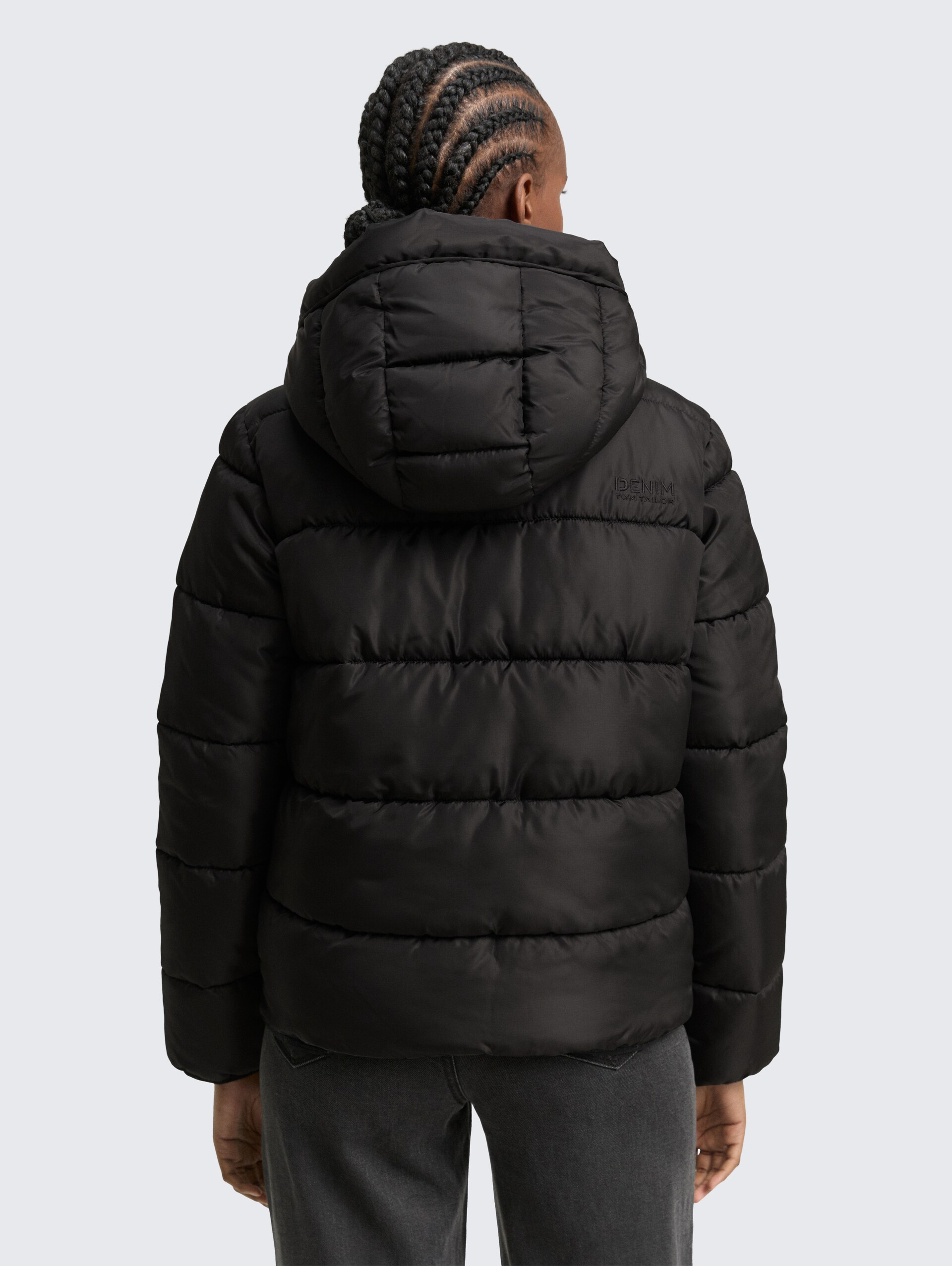 Puffer-Jacke mit Kapuze - deep black - Model-Rückansicht