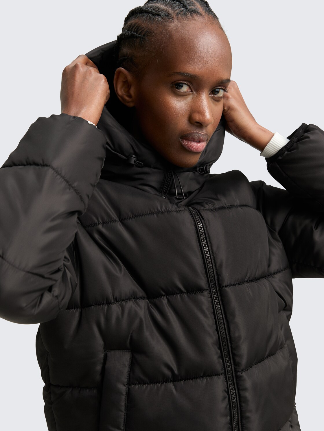 Puffer-Jacke mit Kapuze - deep black - Detail-Model-Ansicht