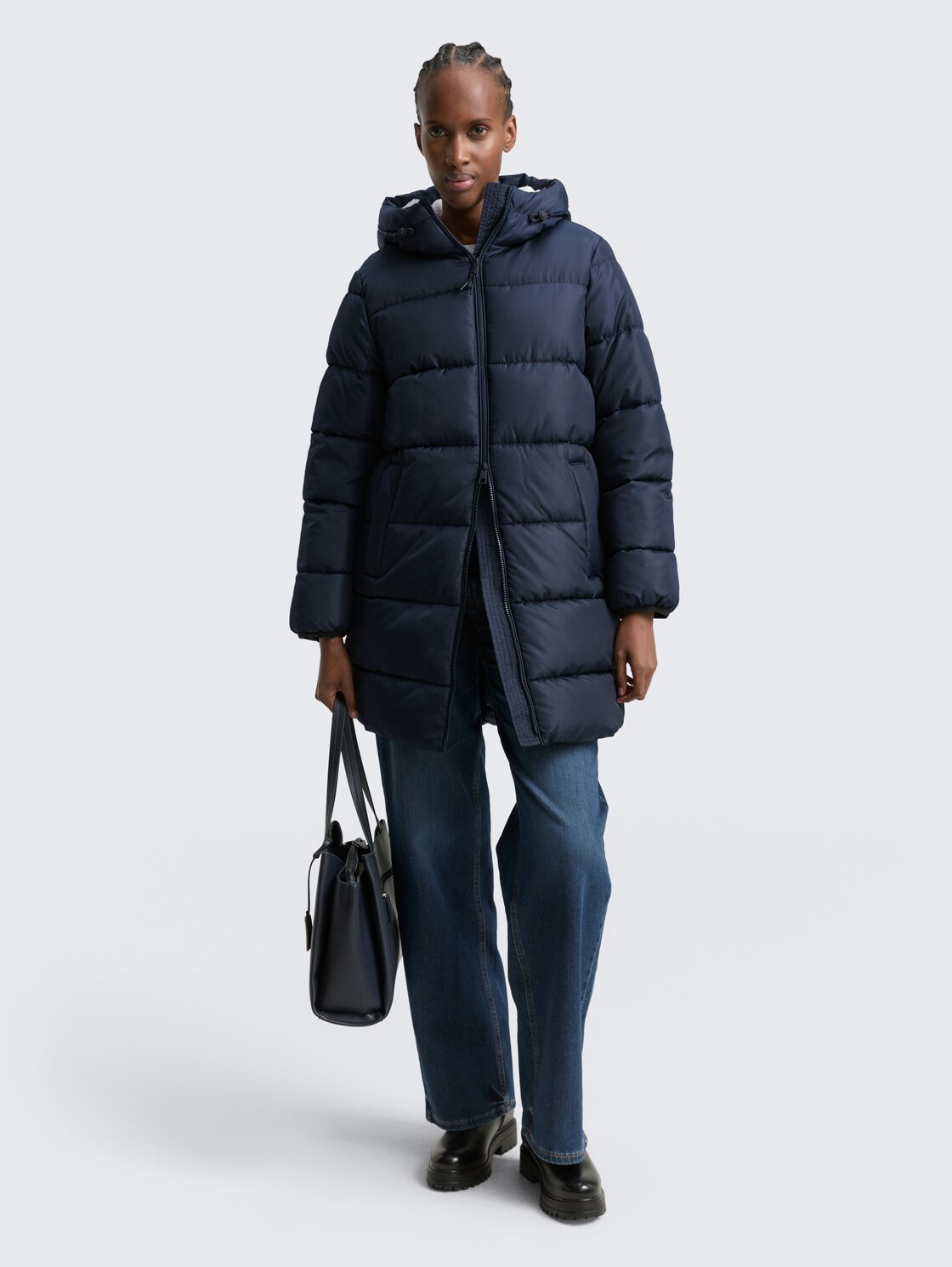 Puffer-Mantel mit Kapuze - sky captain blue - seitliche Model-Ansicht