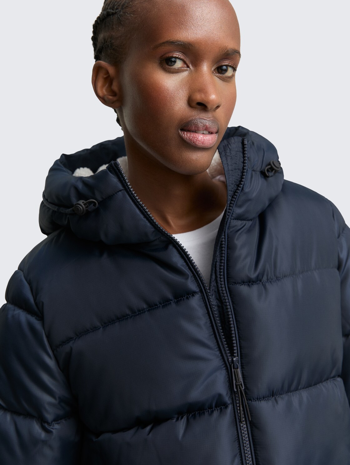 Puffer-Mantel mit Kapuze - sky captain blue - Detail-Model-Ansicht