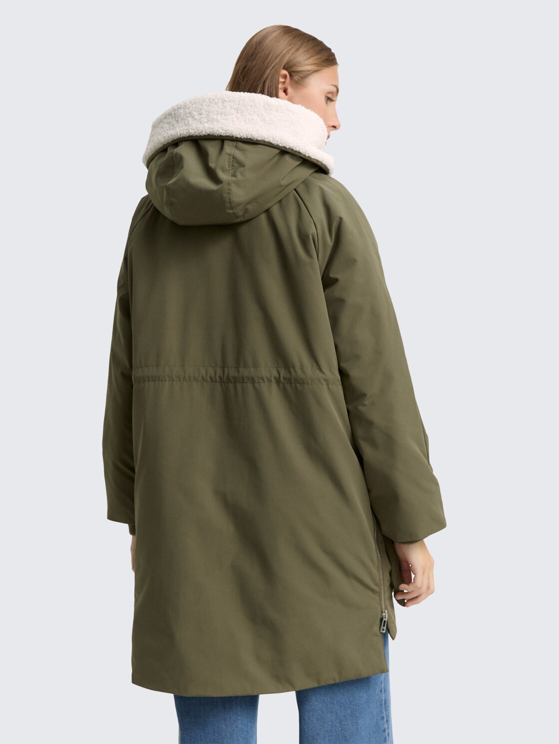 Winter Parka mit Kapuze - Grape Leaf Green - Model-Rückansicht