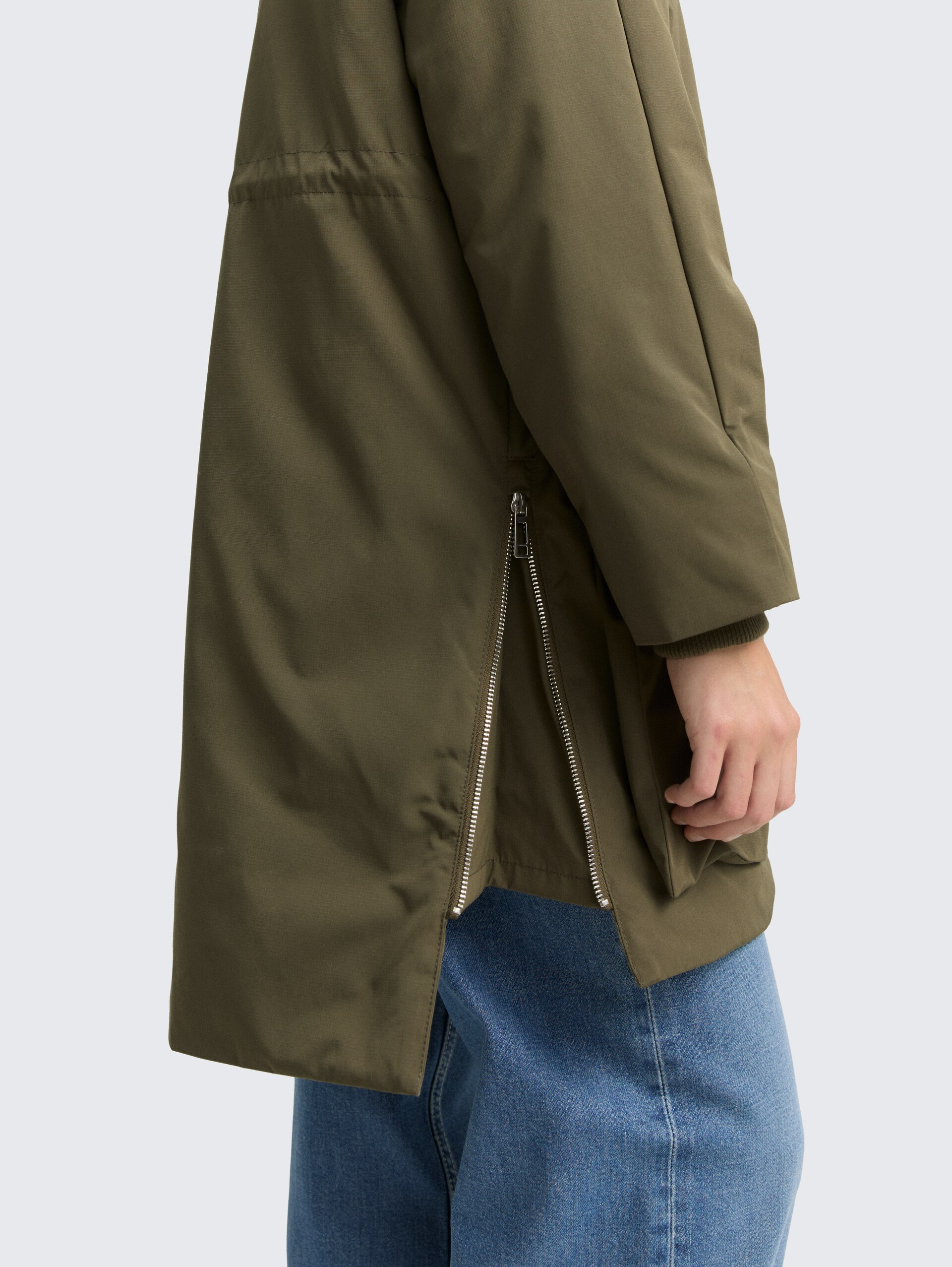 Winter Parka mit Kapuze - Grape Leaf Green - Detail-Model-Ansicht