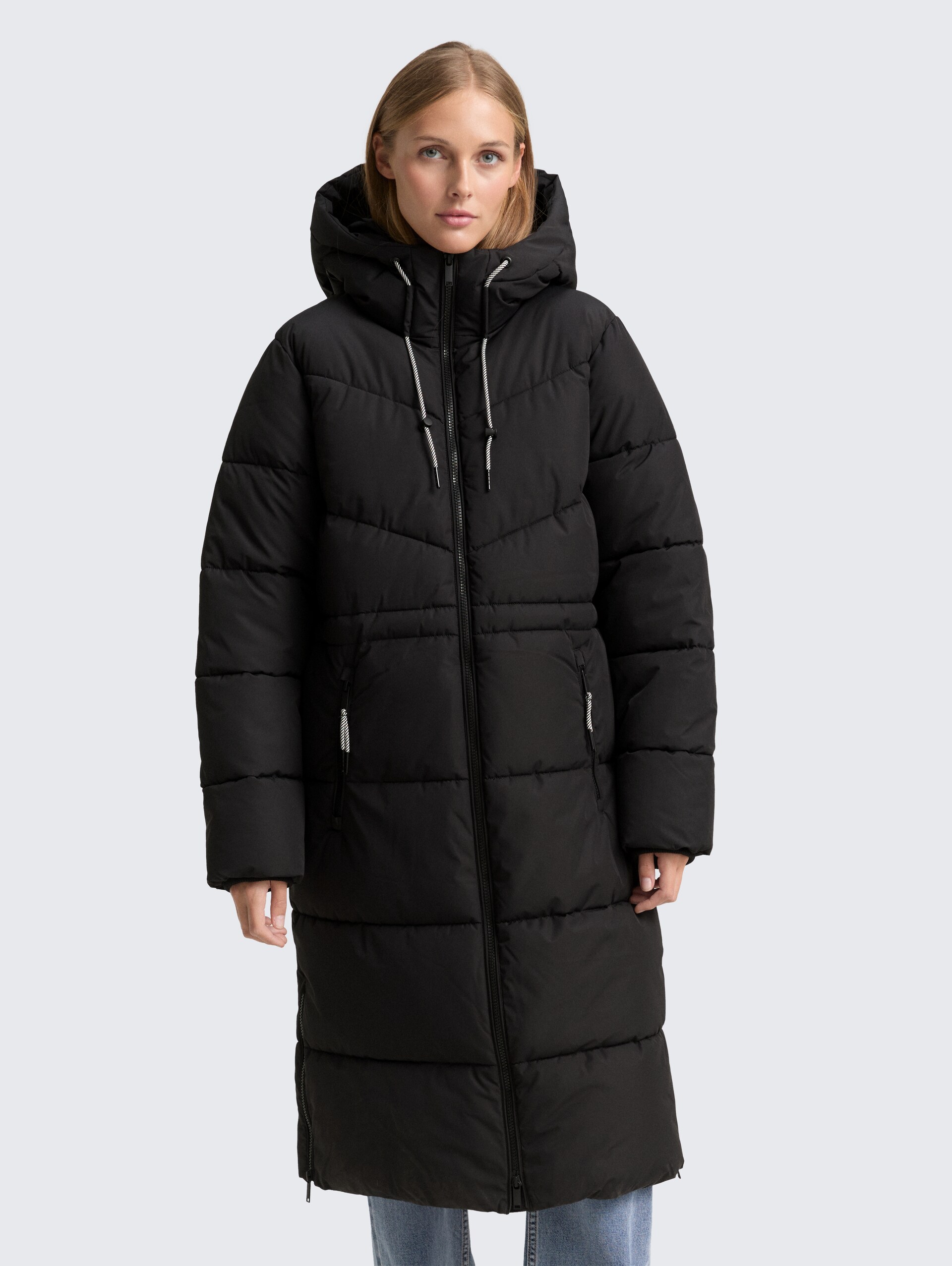 Puffer-Mantel mit Kapuze - deep black - Model-Vorderansicht