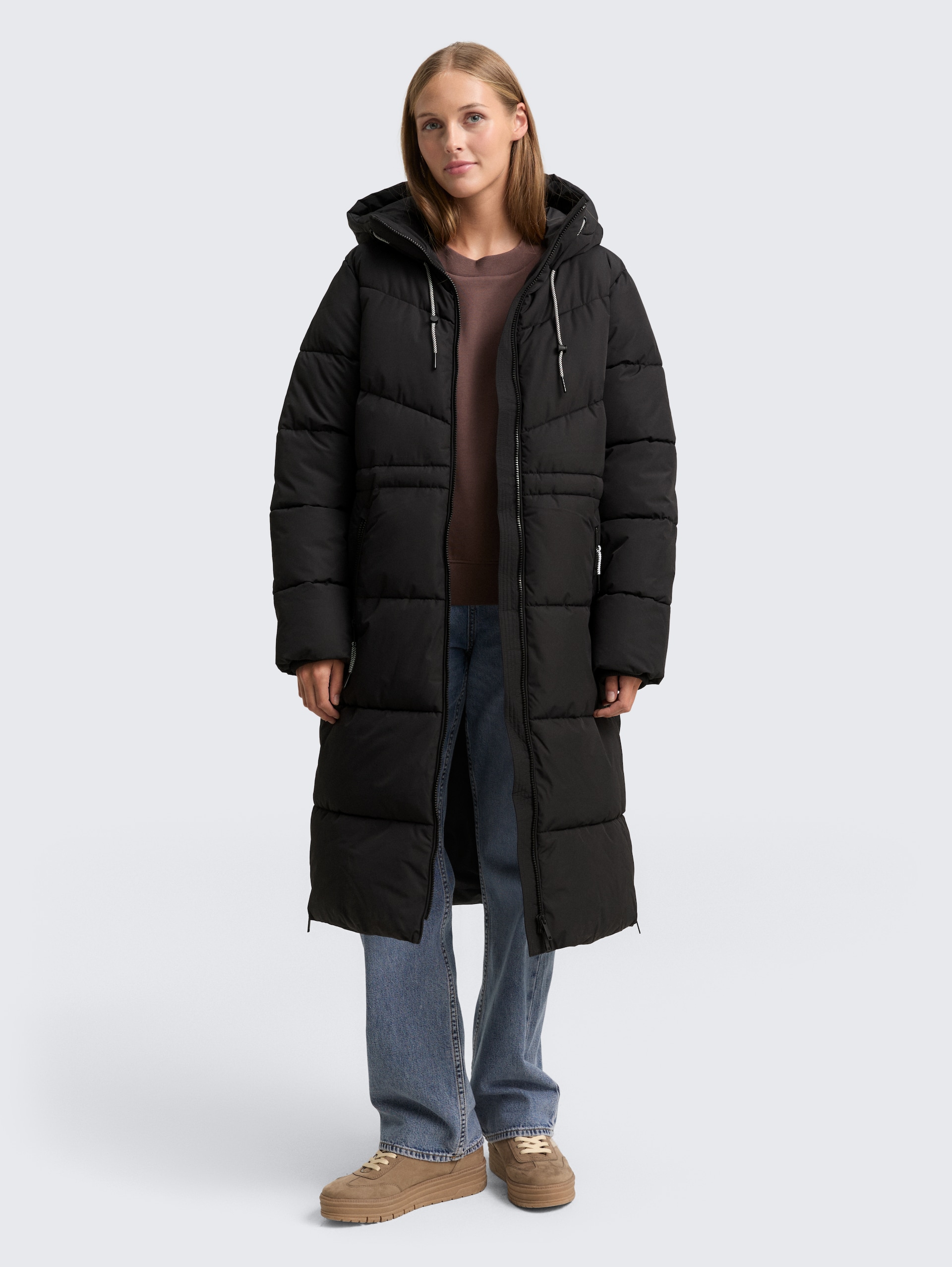 Puffer-Mantel mit Kapuze - deep black - seitliche Model-Ansicht