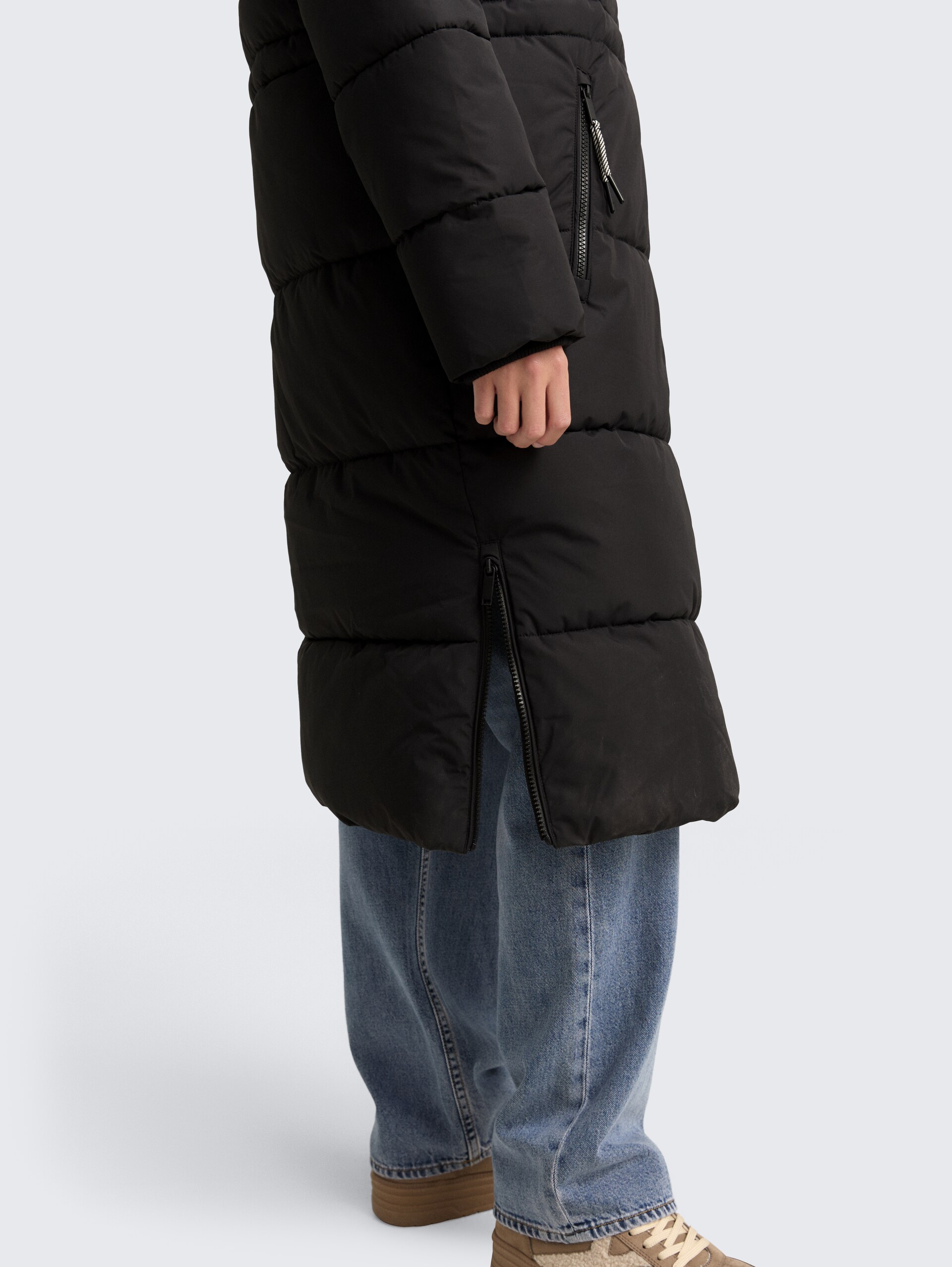 Puffer-Mantel mit Kapuze - deep black - Detail-Model-Ansicht