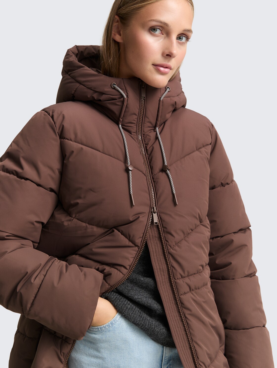Puffer-Mantel mit Kapuze - soft chocolate brown - Detail-Model-Ansicht