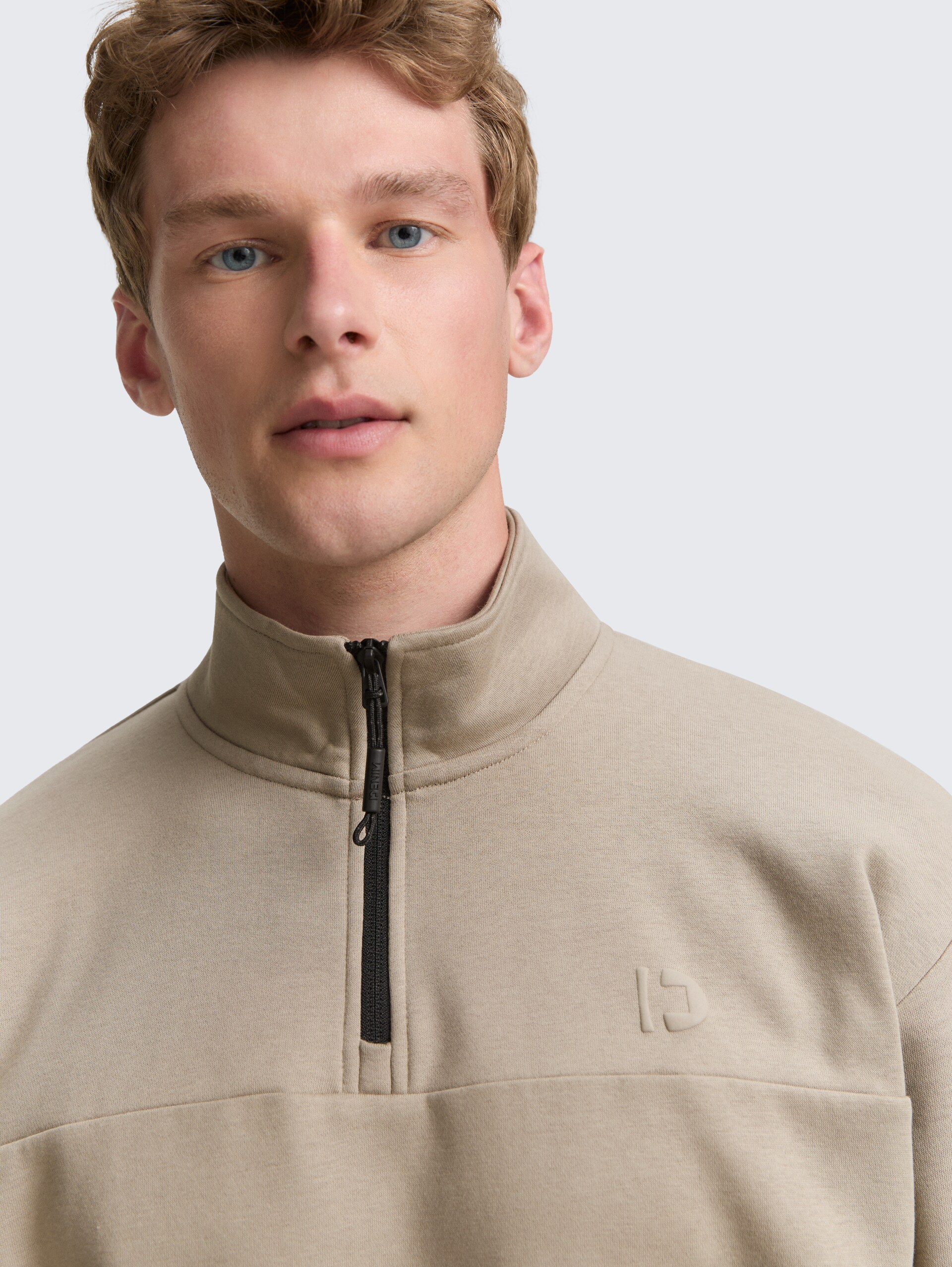 Troyer Sweatshirt mit Logo-Print - roasted nut brown - Detail-Model-Ansicht