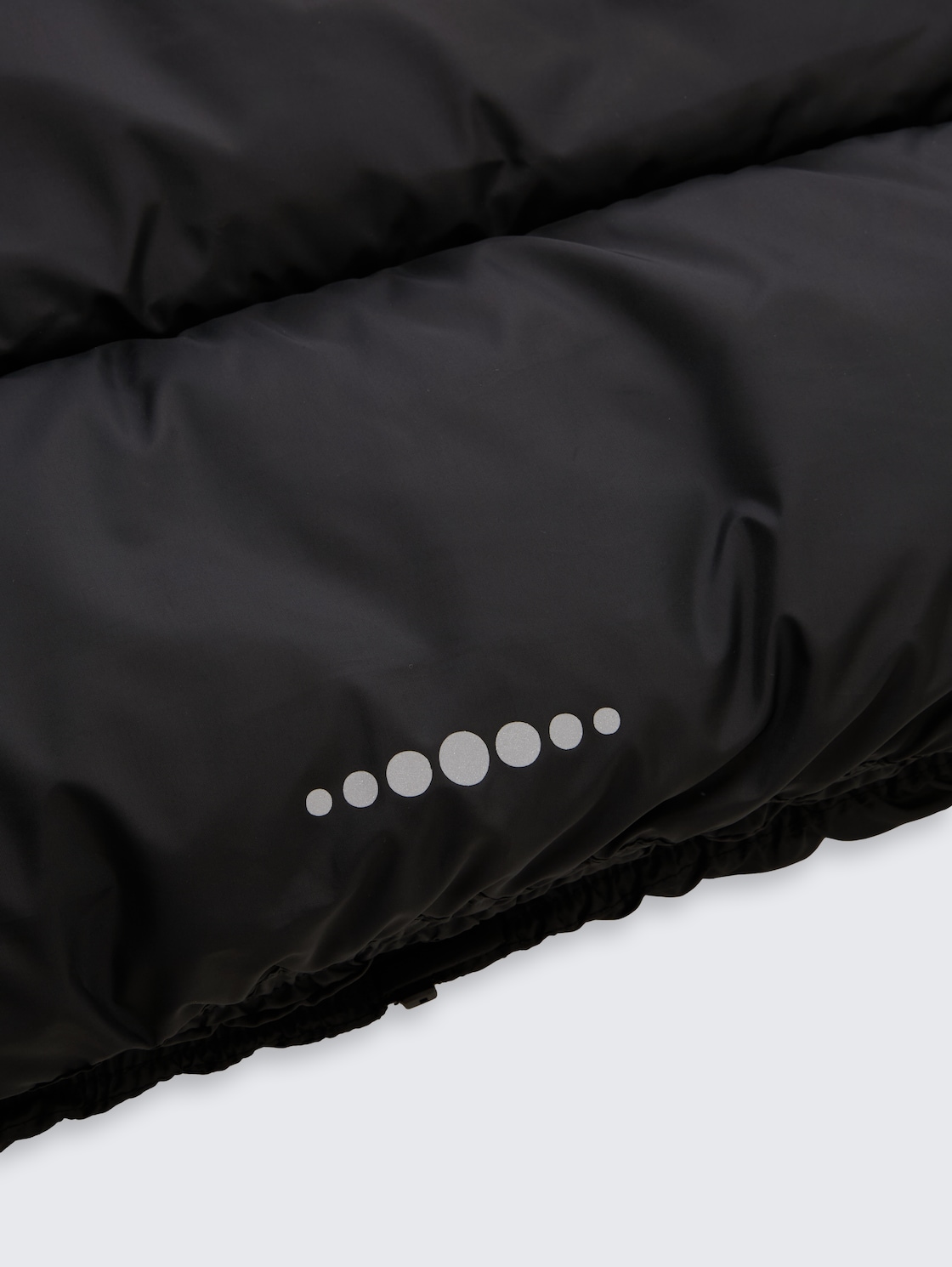 Steppweste mit Kapuze - Black - Detail-Model-Ansicht