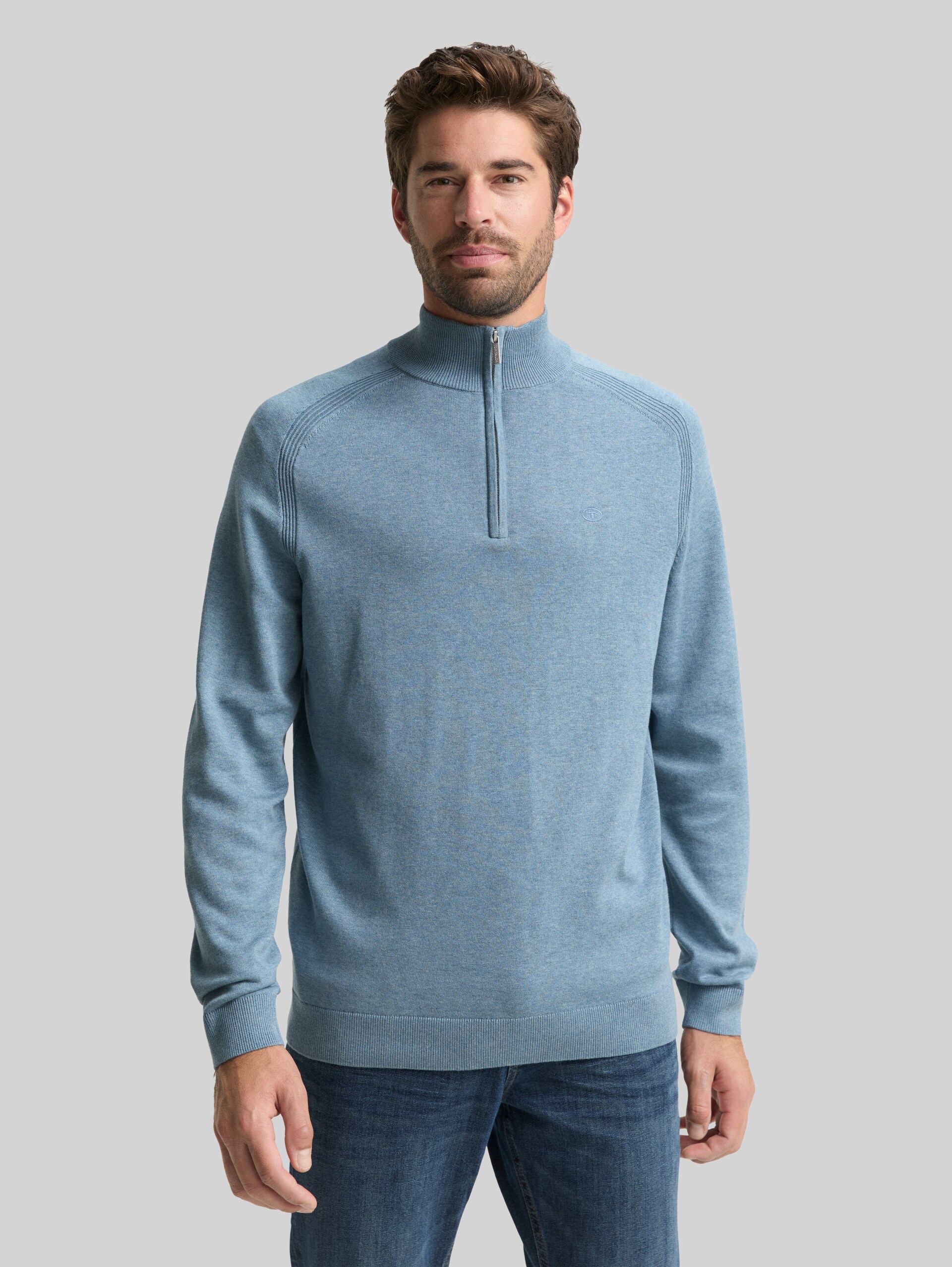 Troyer knitted jumper with logo embroidery - faded blue melange - Neckline model front view