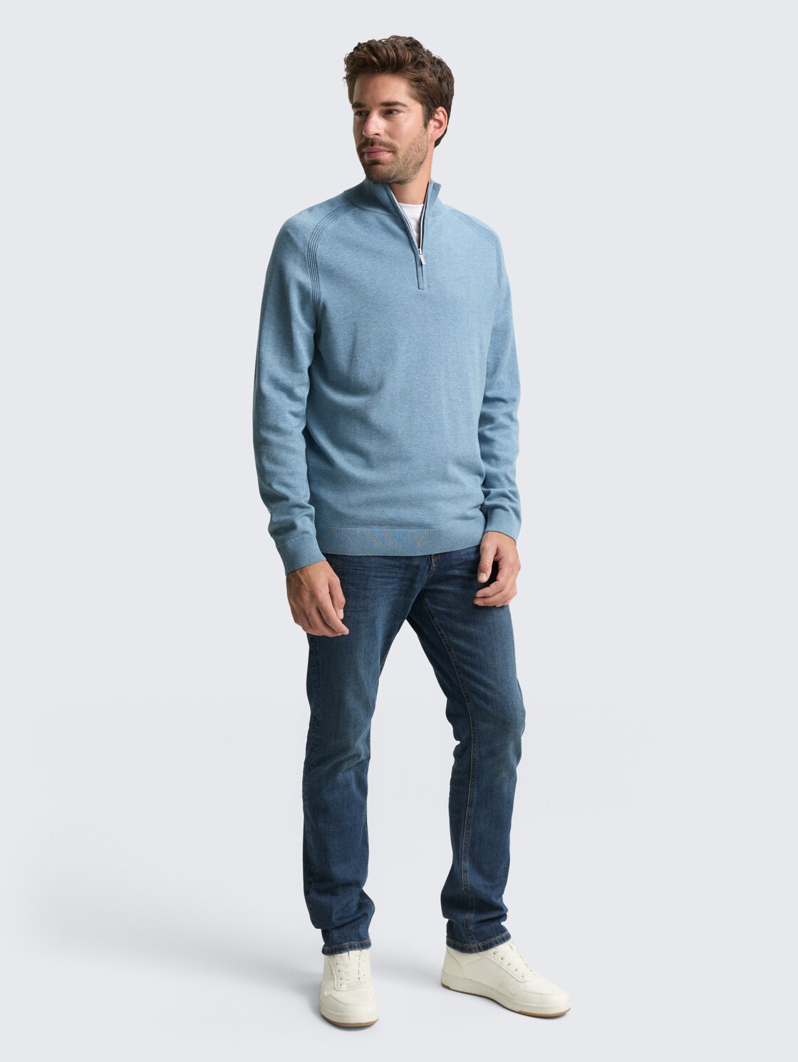 Troyer Strickpullover mit Logo-Stickerei - faded blue melange - Model-Vorderansicht