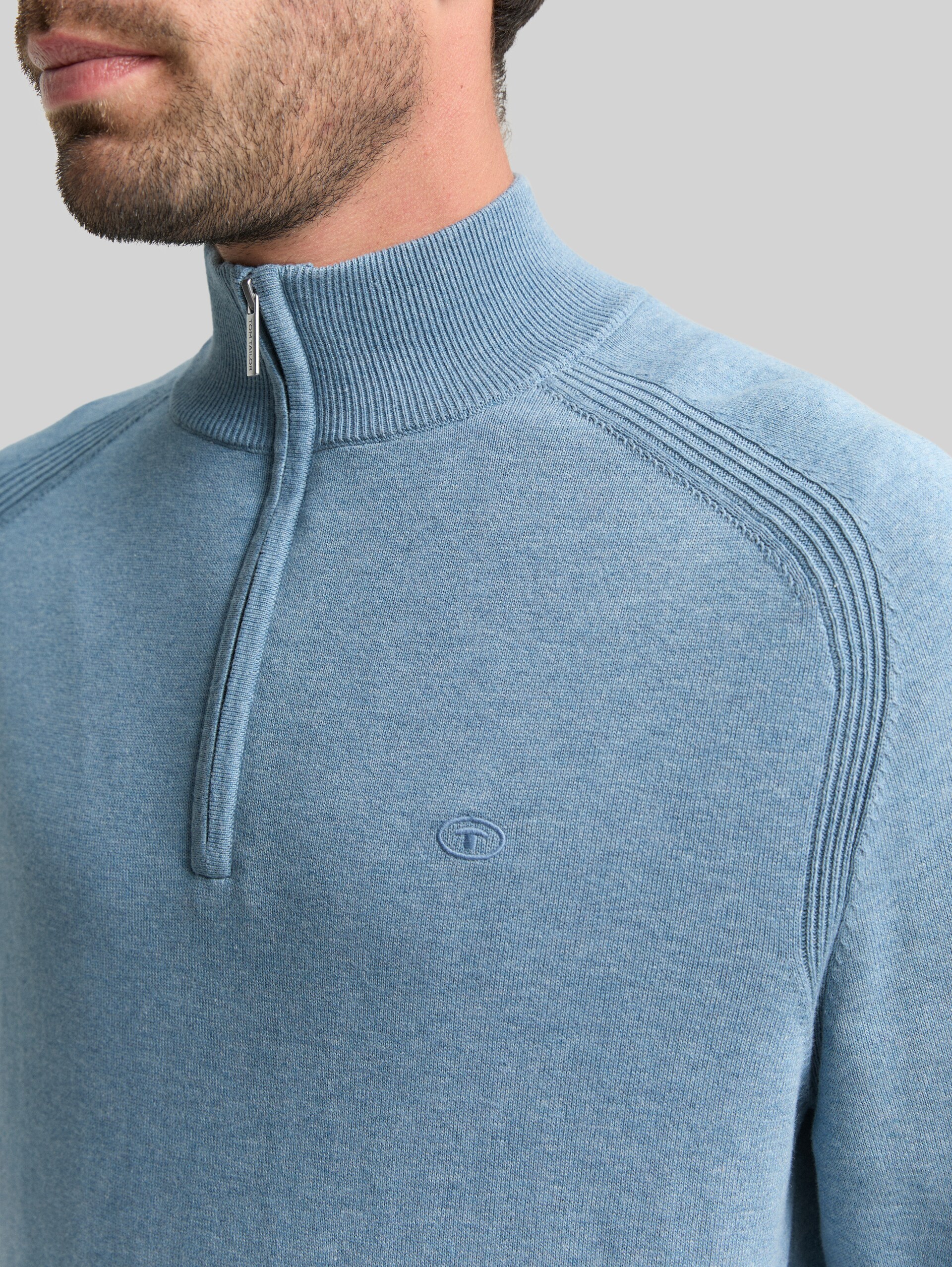 Troyer knitted jumper with logo embroidery - faded blue melange - Detail model view