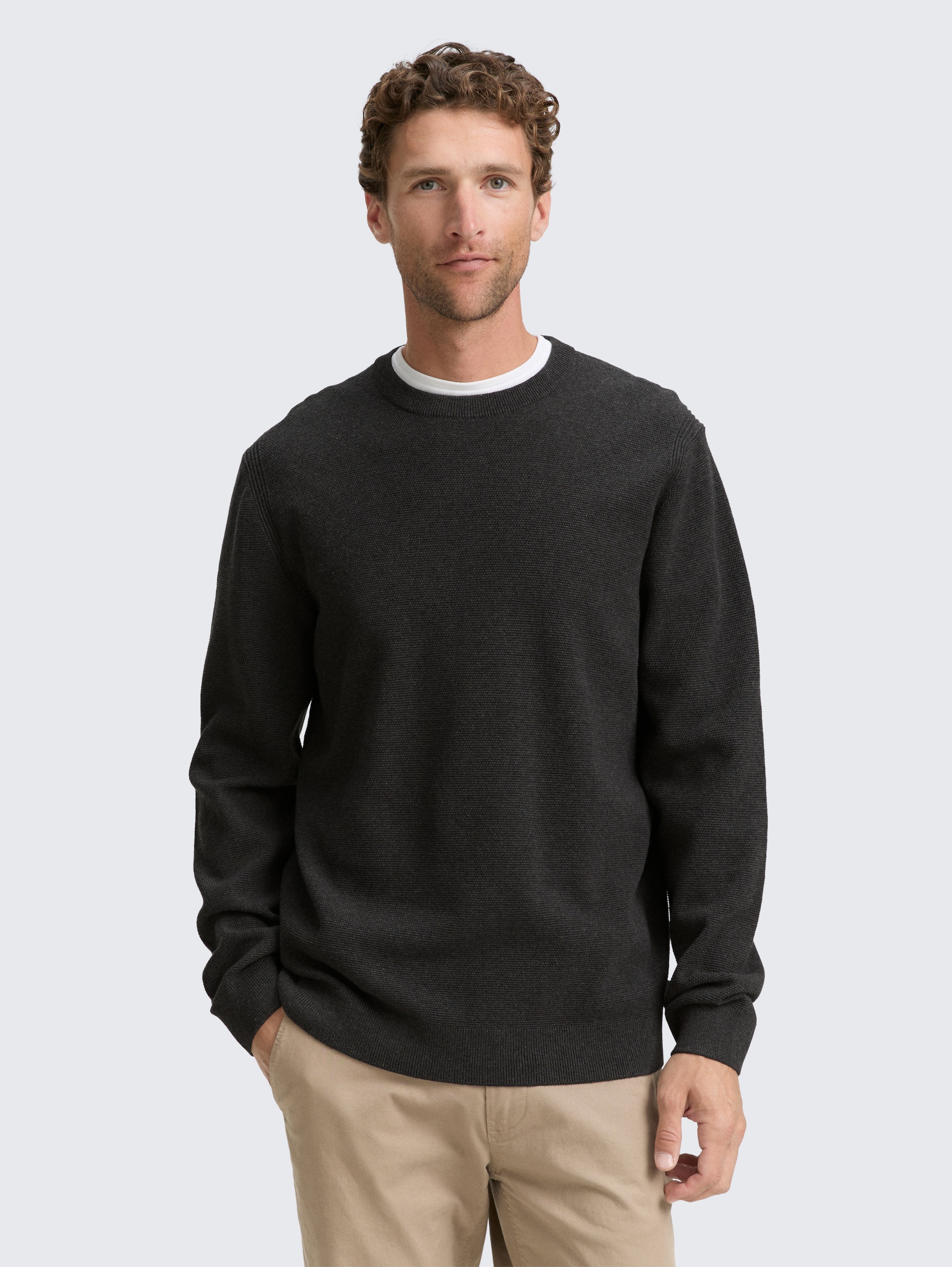 Strickpullover aus Baumwolle - Black Grey Melange - Ausschnitt Model-Vorderansicht