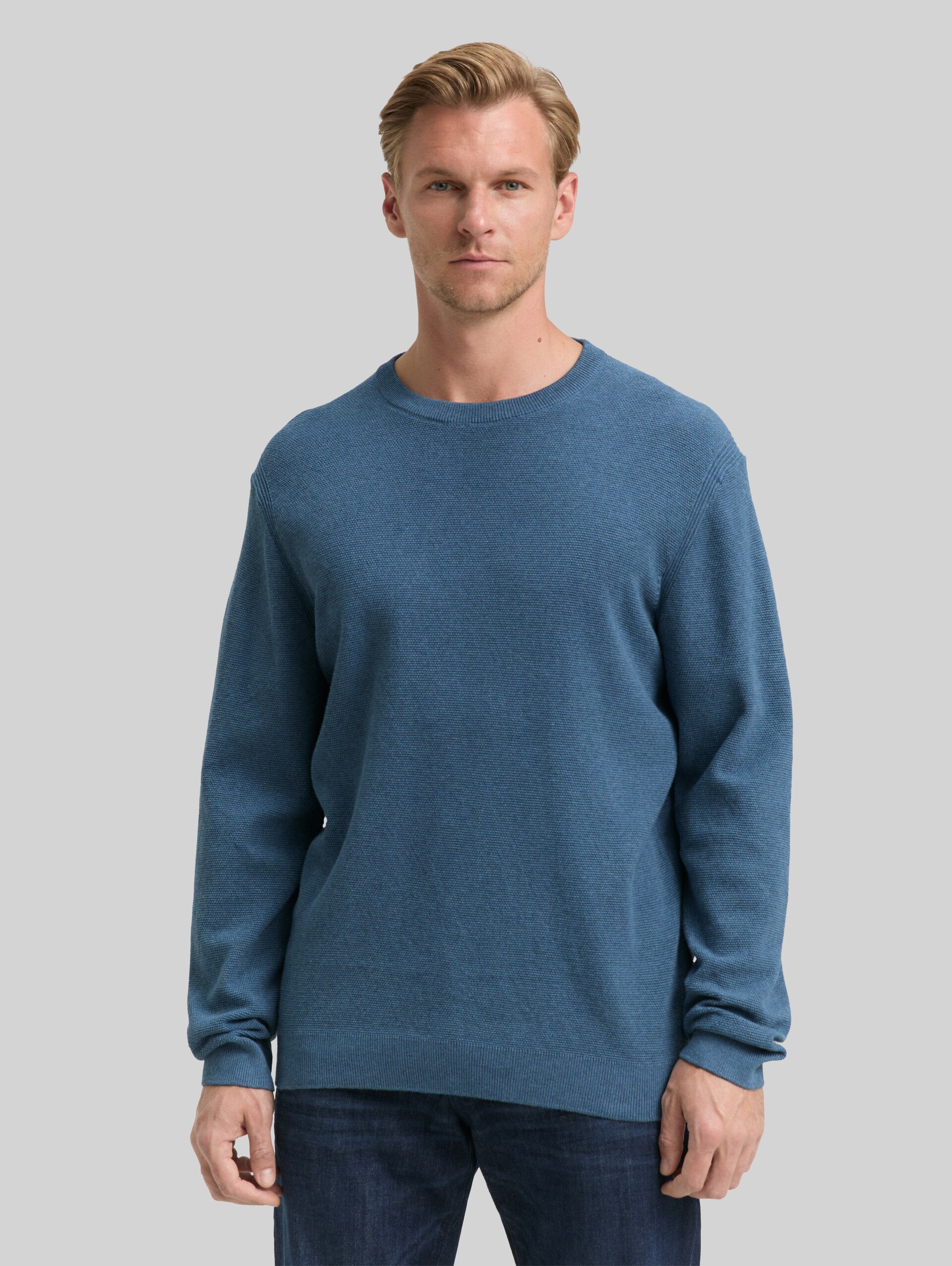 Cotton knit jumper - real teal melange - Neckline model front view