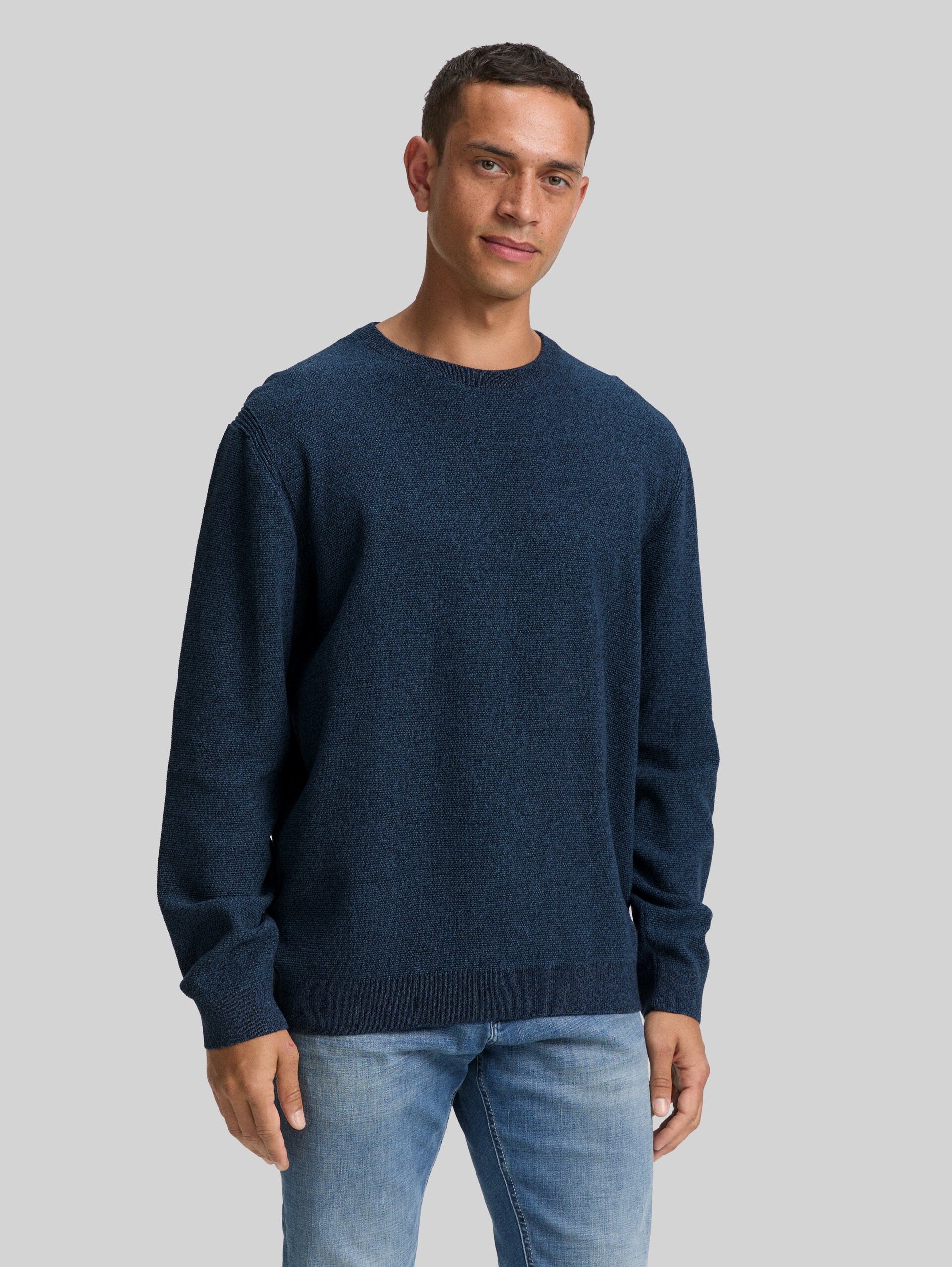 Cotton knit jumper - real teal navy twotone - Neckline model front view