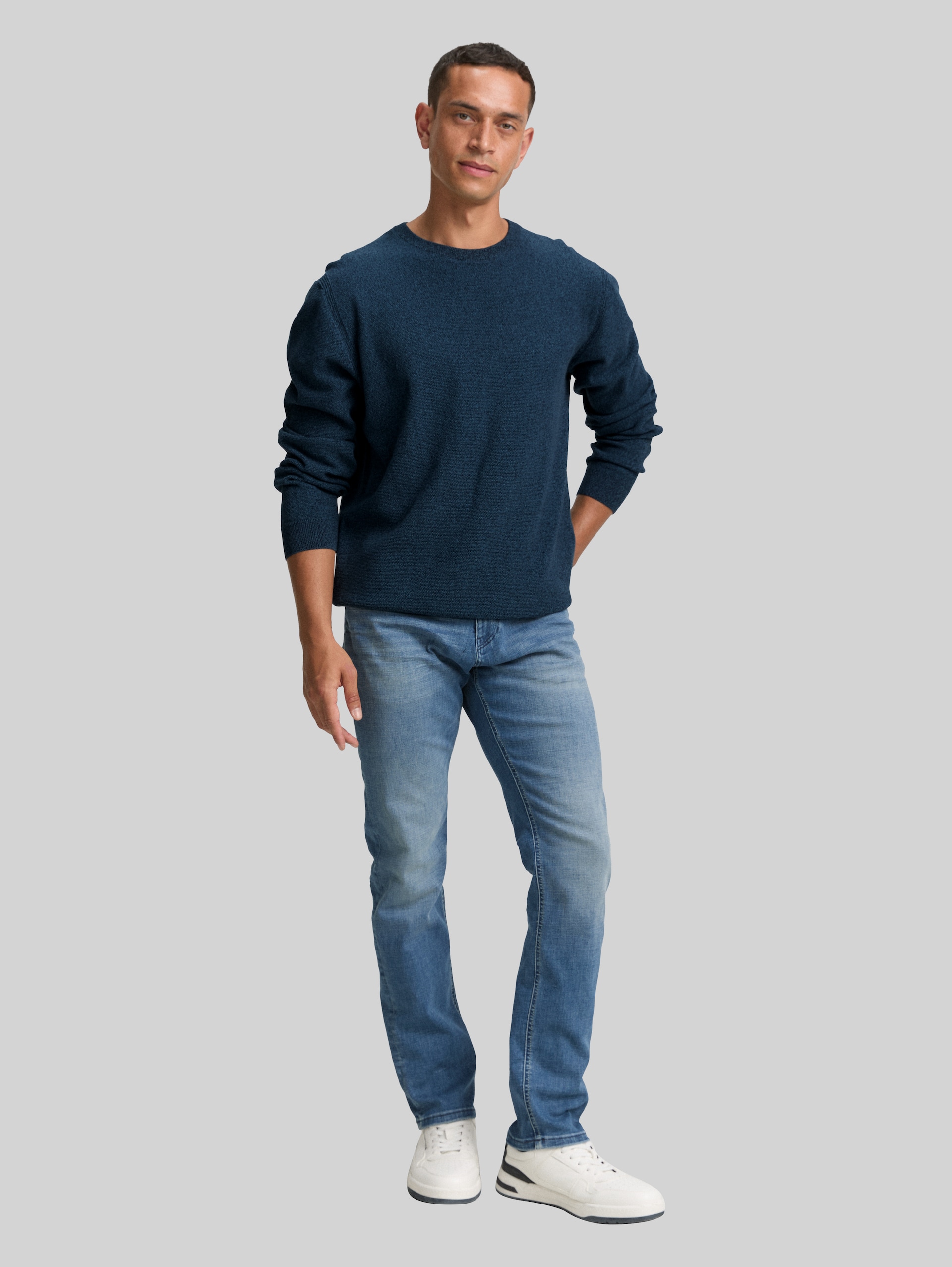Cotton knit jumper - real teal navy twotone - Model front view