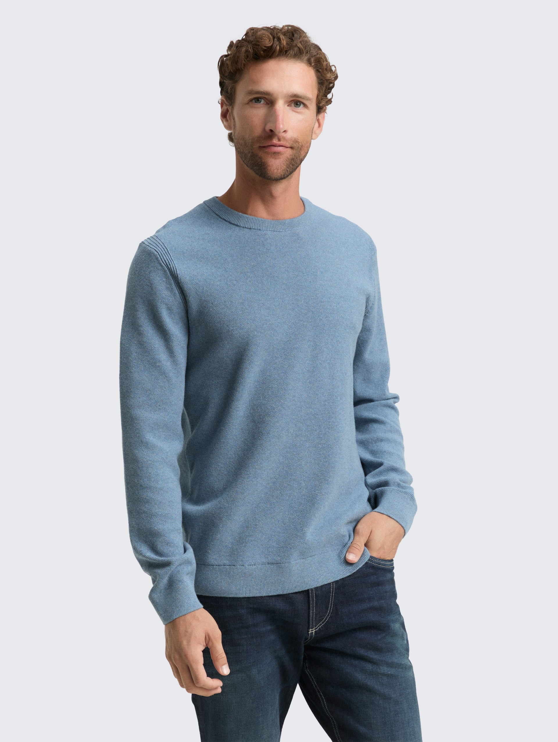 Strickpullover aus Baumwolle - faded blue melange - Ausschnitt Model-Vorderansicht