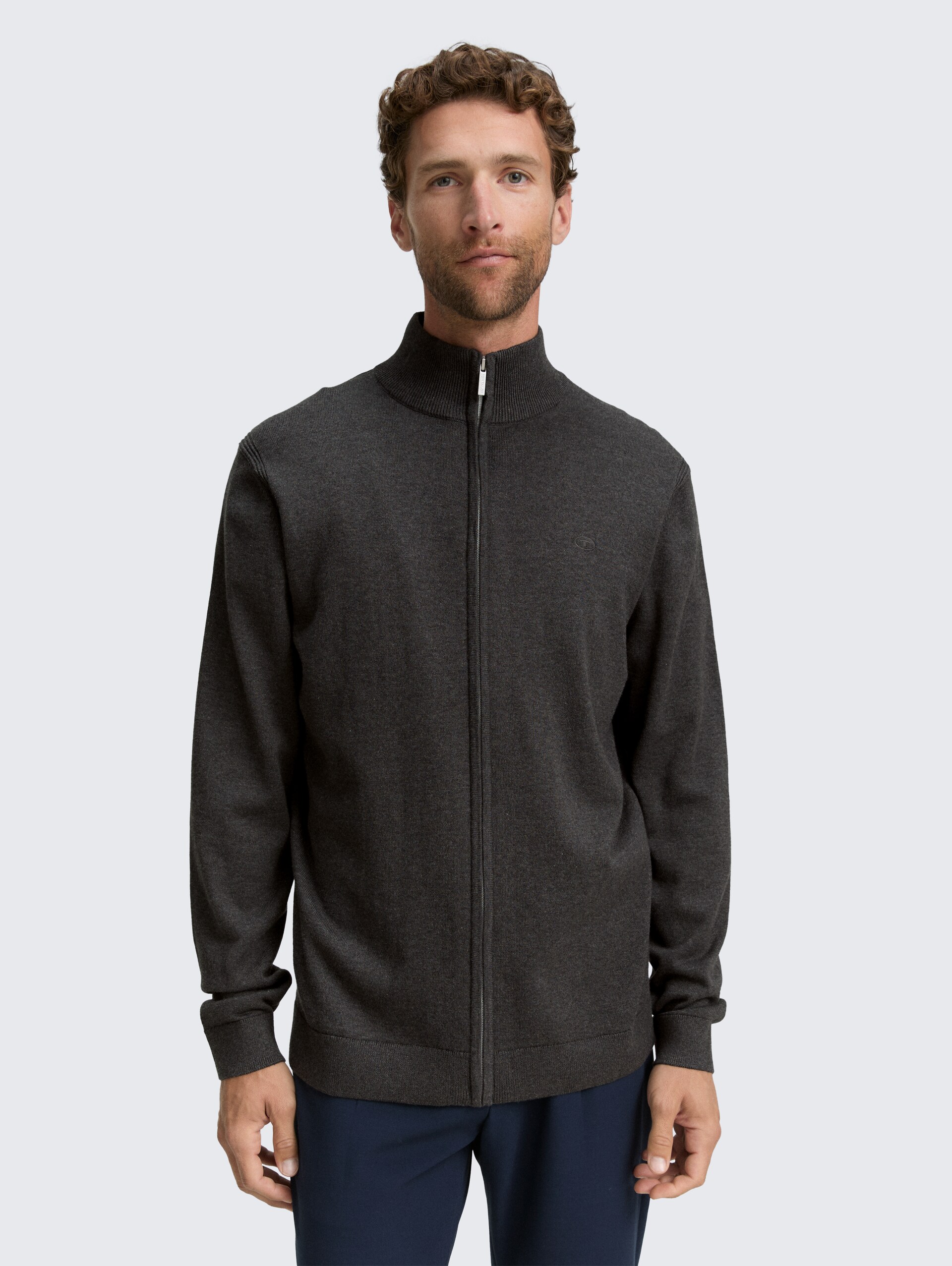 Strickjacke mit Stehkragen - Black Grey Melange - Ausschnitt Model-Vorderansicht