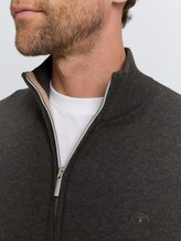 Strickjacke mit Stehkragen - Black Grey Melange - Detail-Model-Ansicht