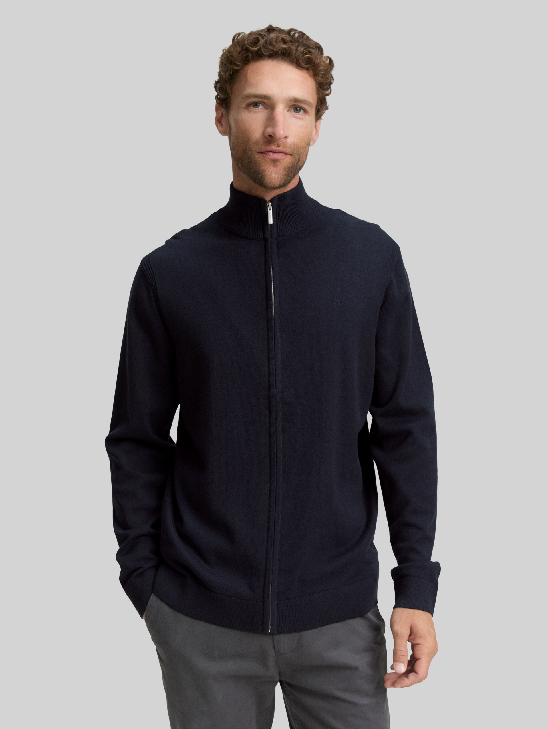 Cardigan with a stand-up collar - Knitted Navy Melange - Neckline model front view
