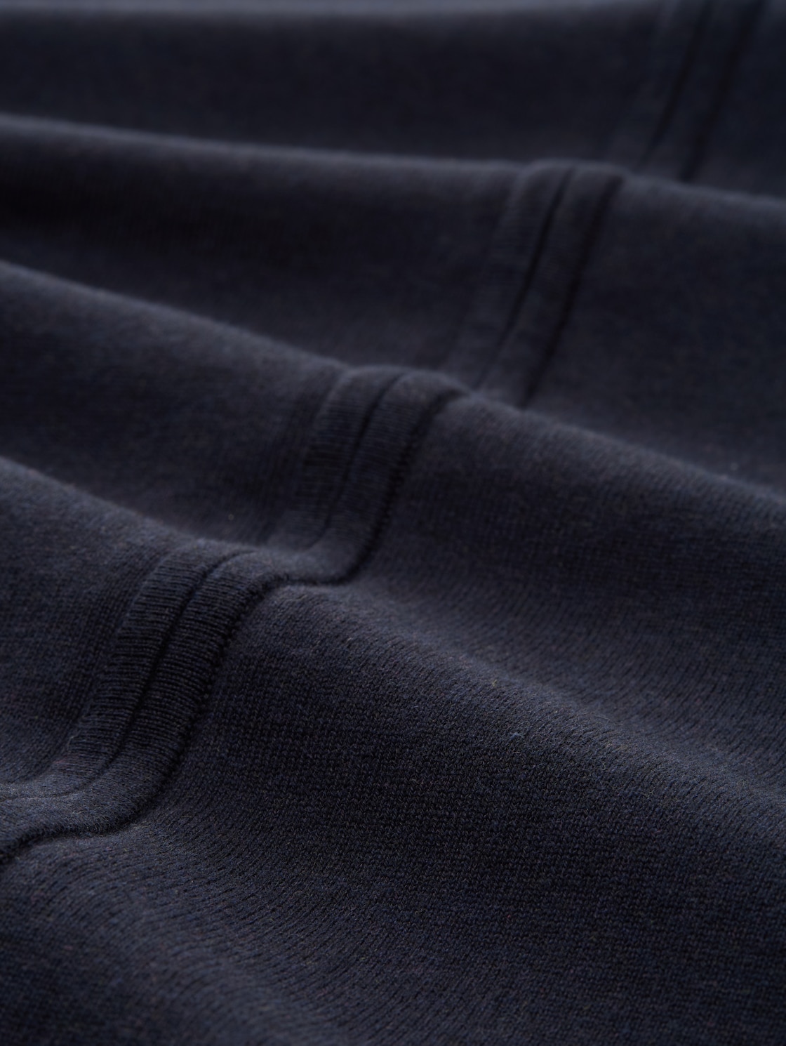 Strickjacke mit Stehkragen - Knitted Navy Melange - Material-Ansicht