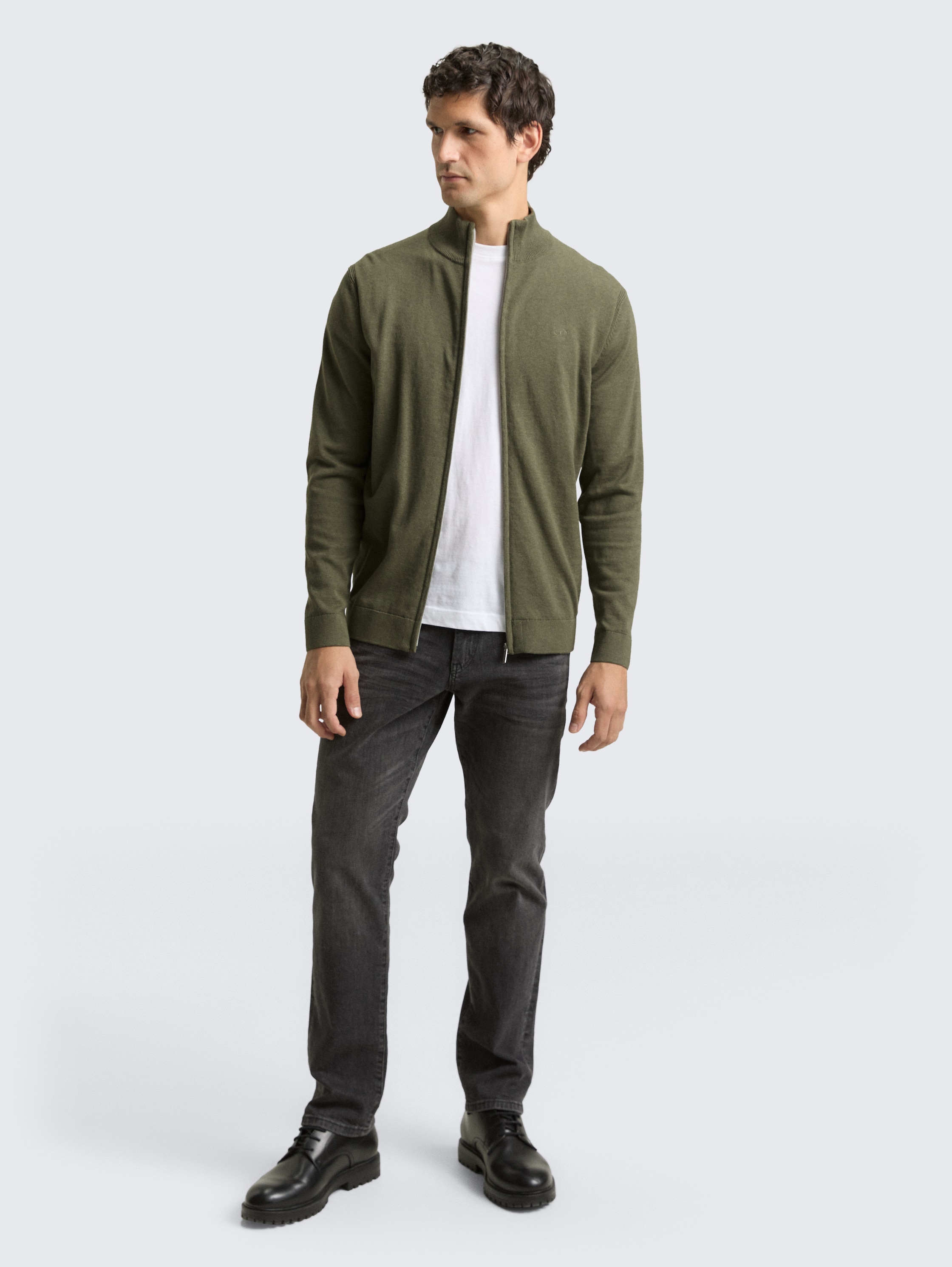 Strickjacke mit Stehkragen - tea leaf melange - Model-Vorderansicht