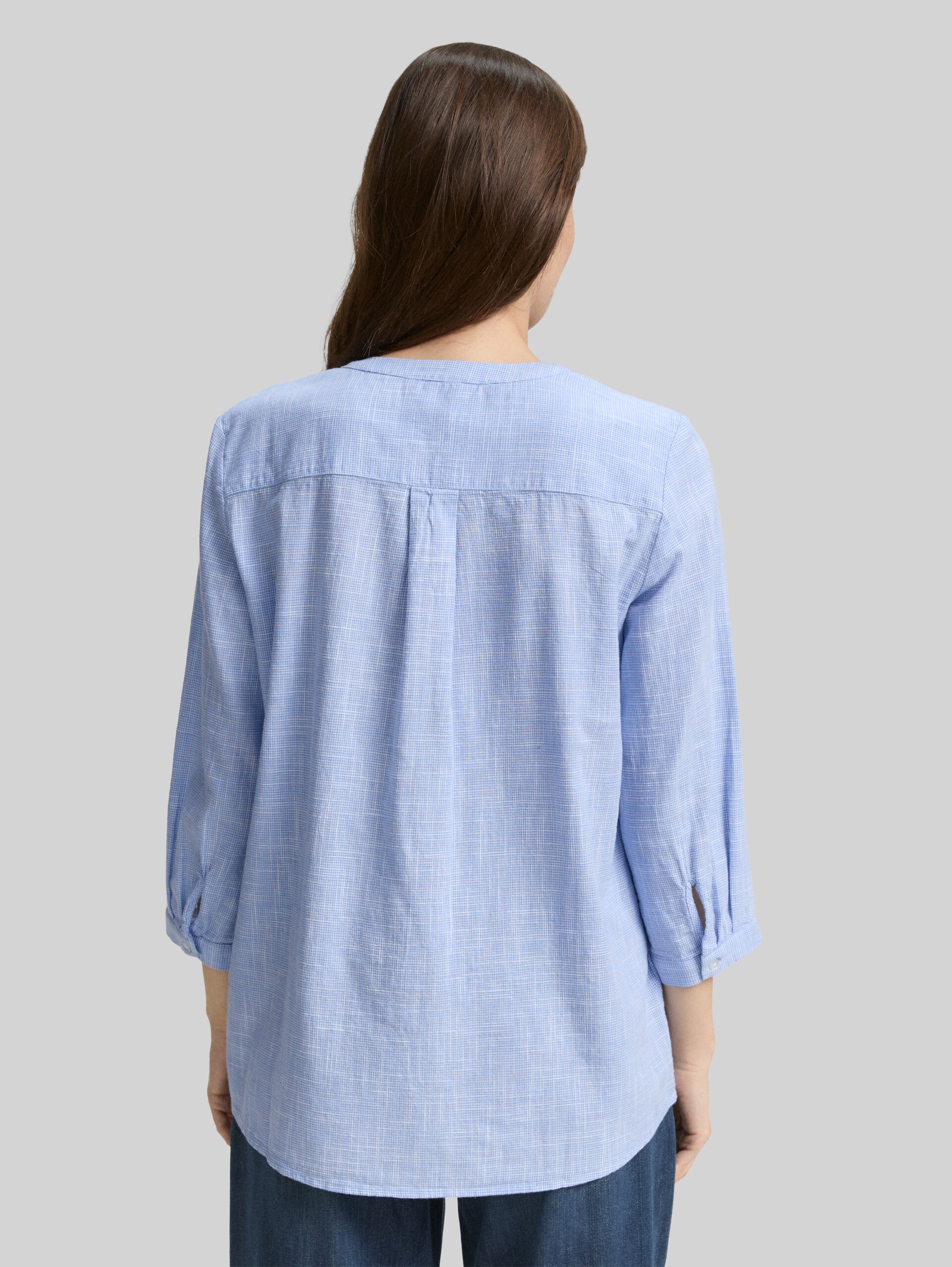 Cotton blouse - dreamy blue - Neckline model-back view