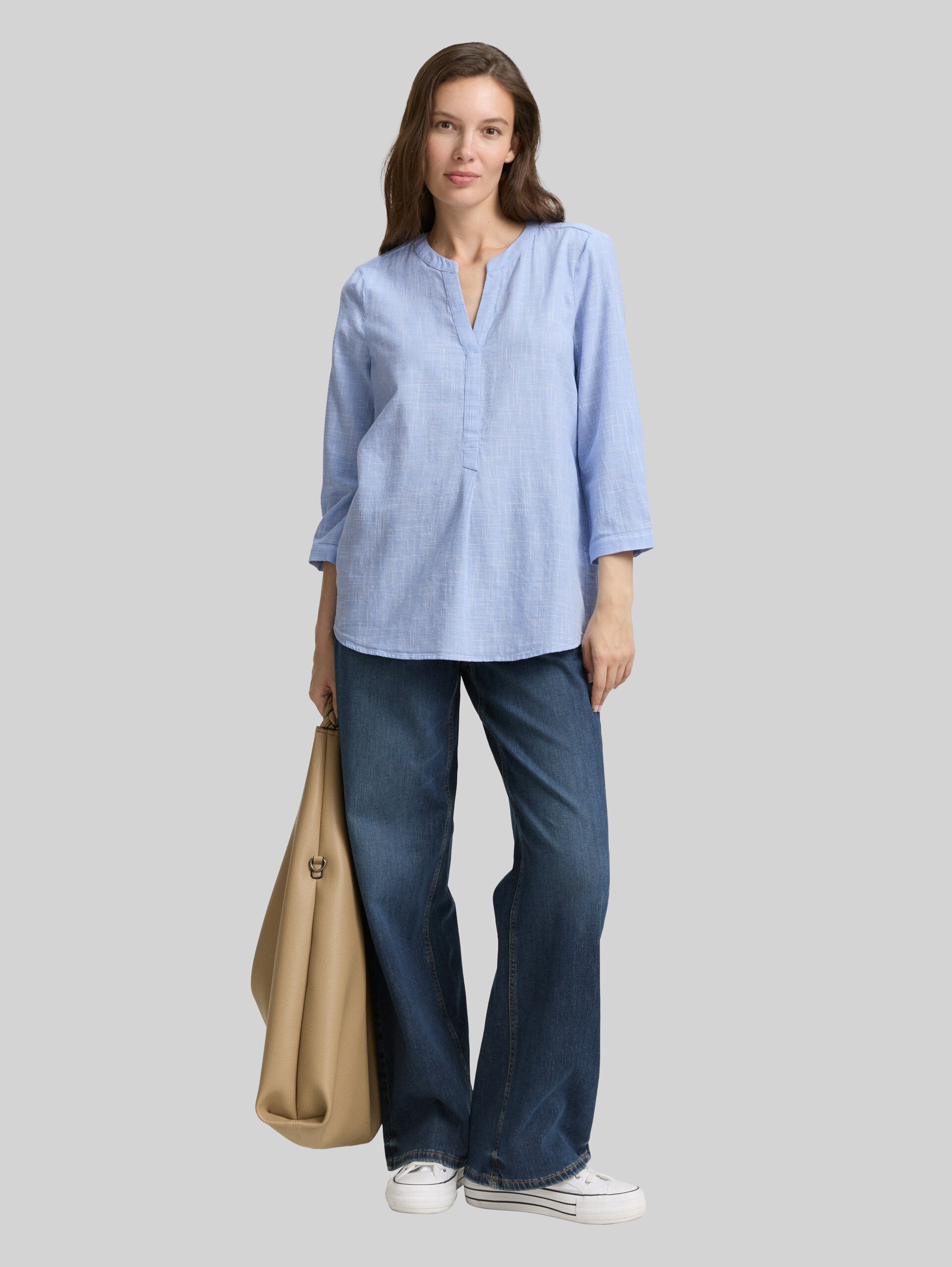 Cotton blouse - dreamy blue - Model front view