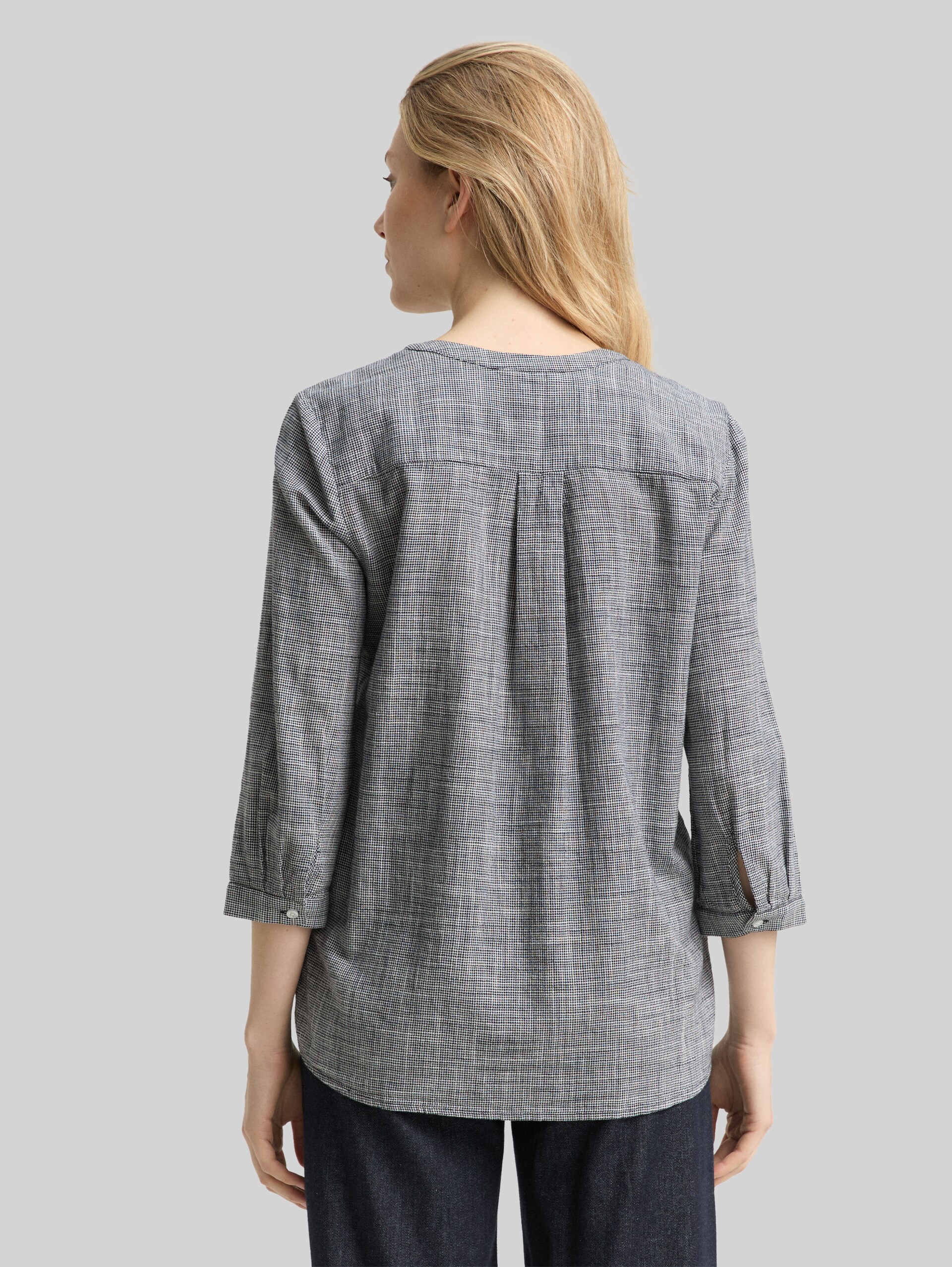 Cotton blouse - midnight navy blue - Neckline model-back view