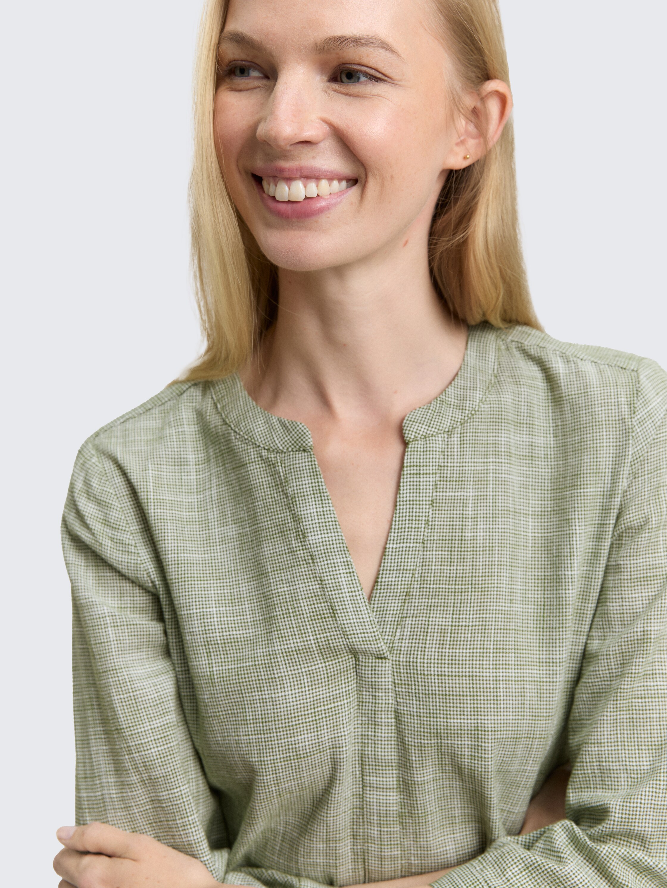 Katoenen blouse - deep ivy green - Detailaanzicht model