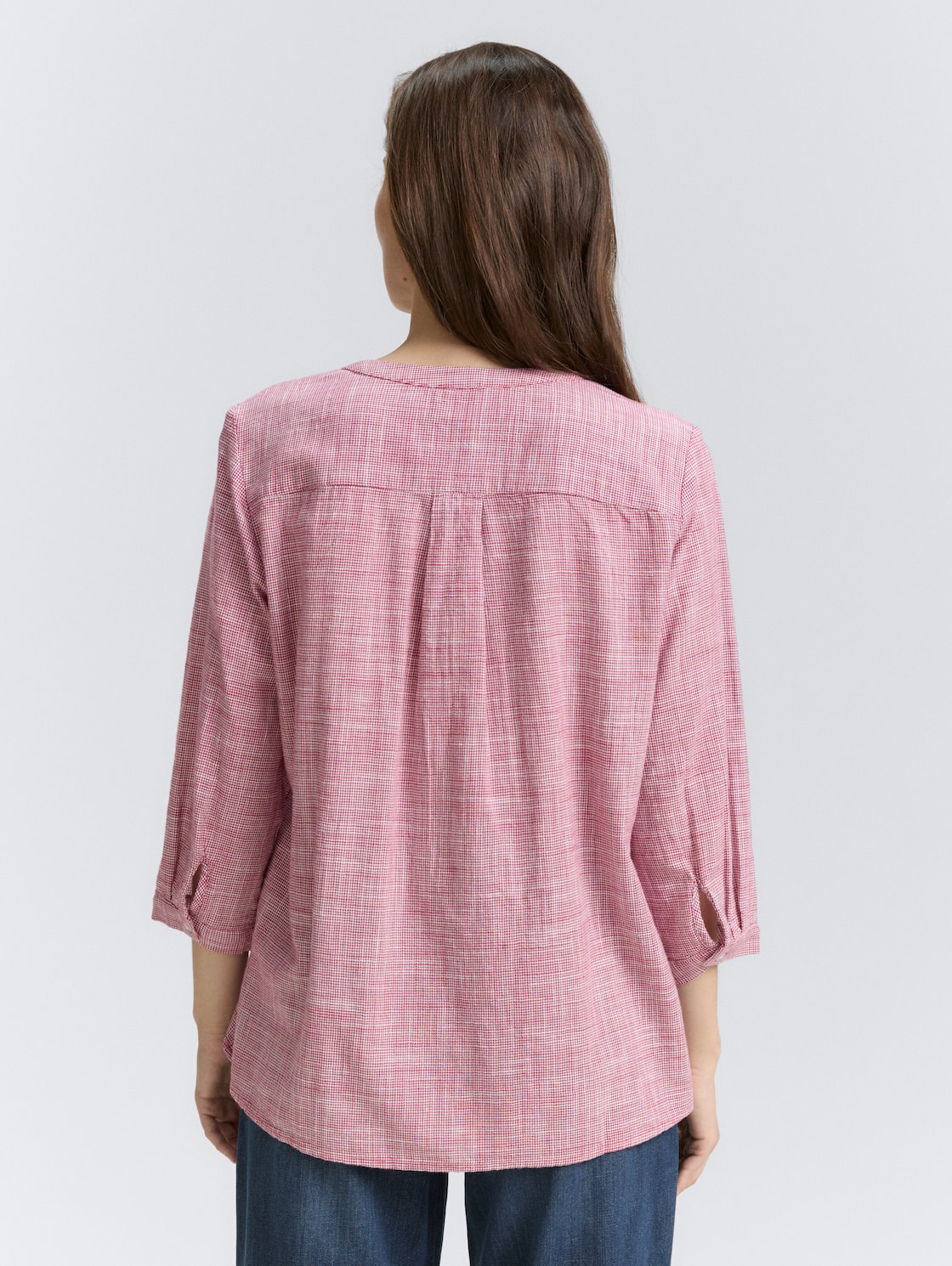 Bluse aus Baumwolle - dark pink - Auschnitt Model-Rückansicht