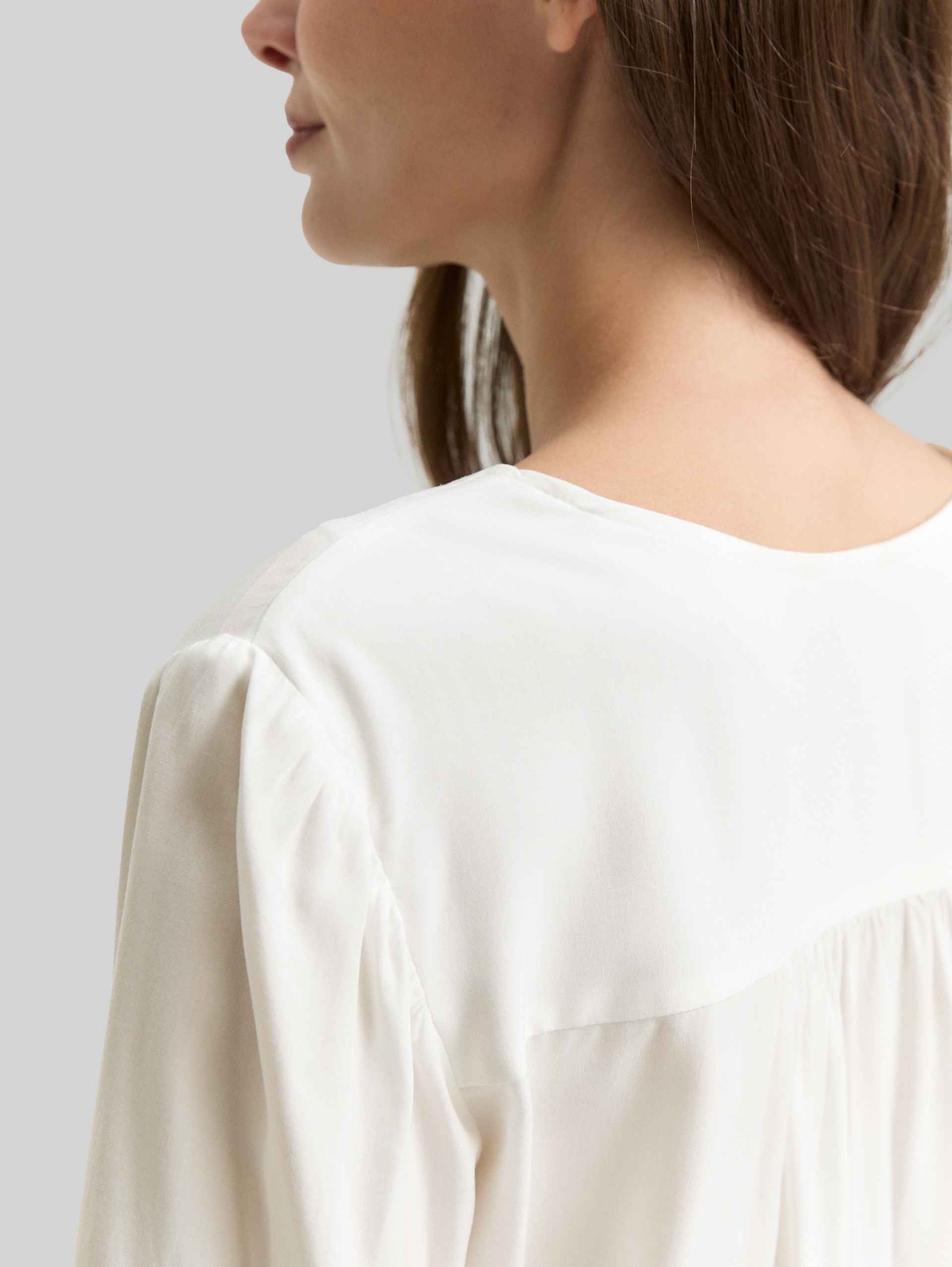 Viscose blouse - Whisper White - Detail model view