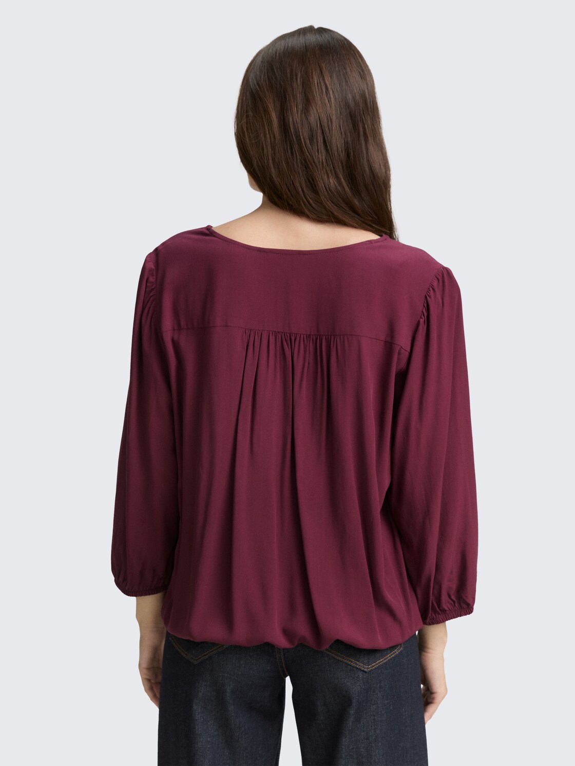 Bluse aus Viskose - bordeaux red - Auschnitt Model-Rückansicht