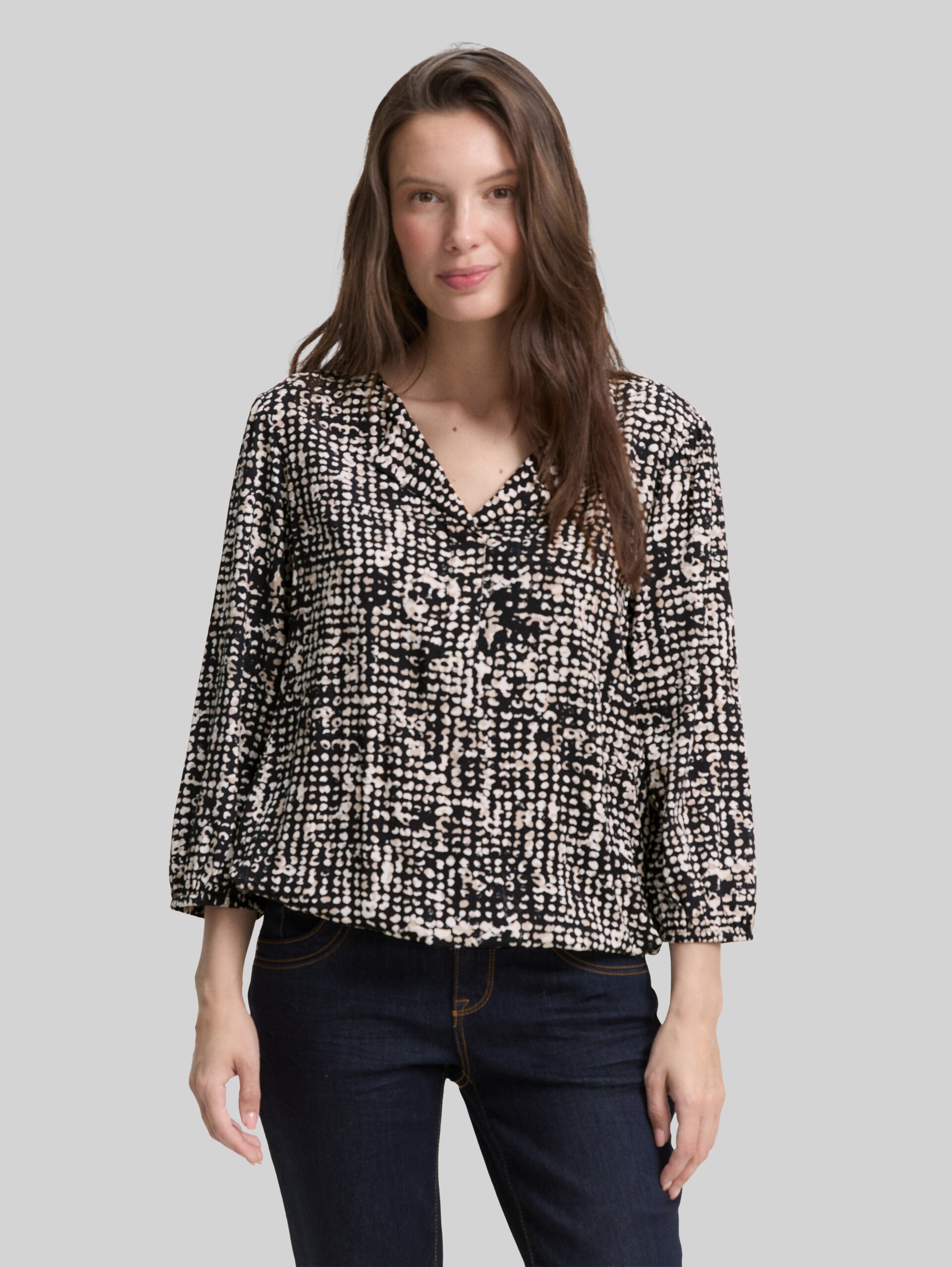 Chemisier en viscose - navy abstract dot design - Découpe Vue de face du modèle