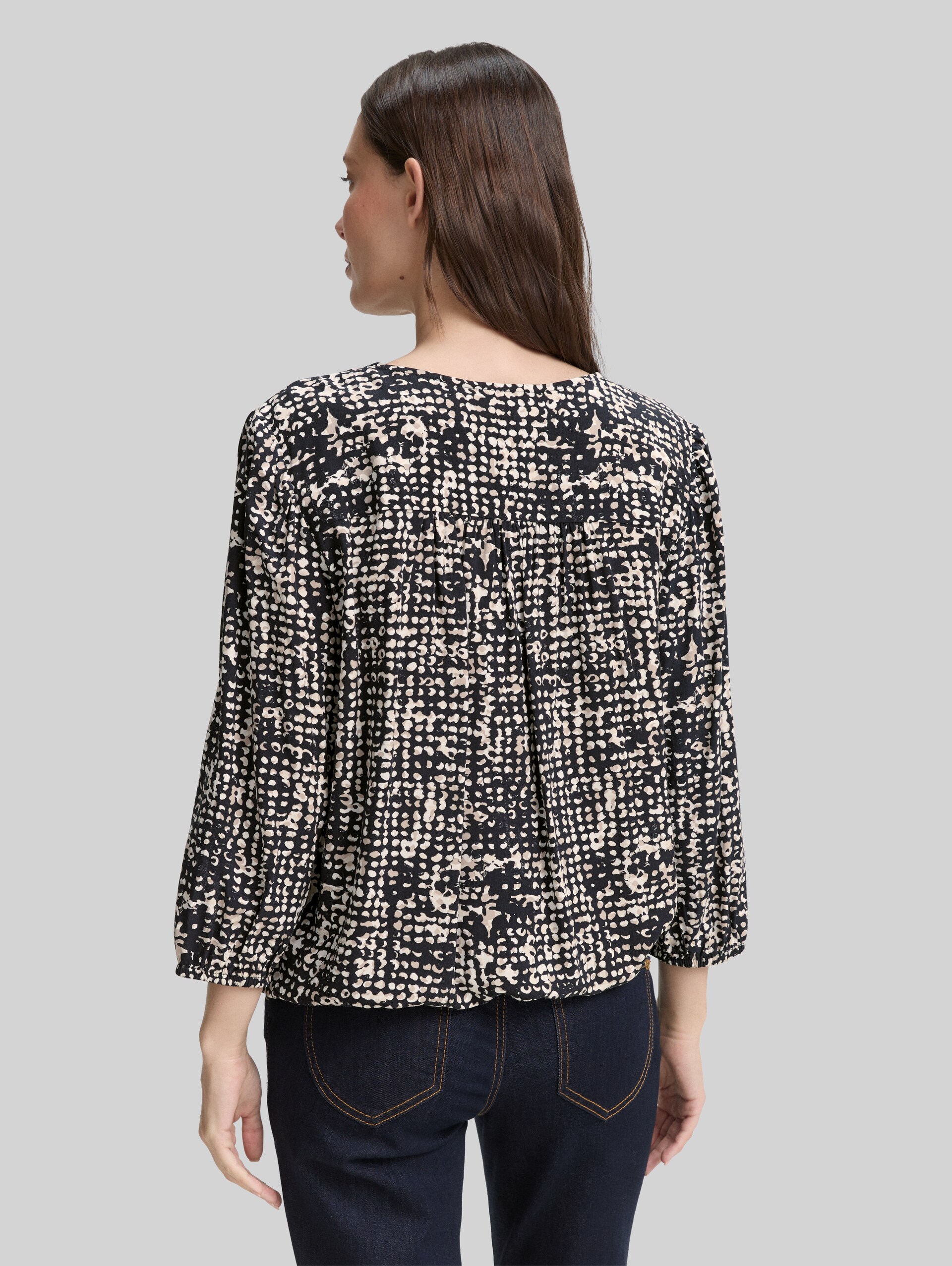 Chemisier en viscose - navy abstract dot design - Découpe Vue arrière du modèle