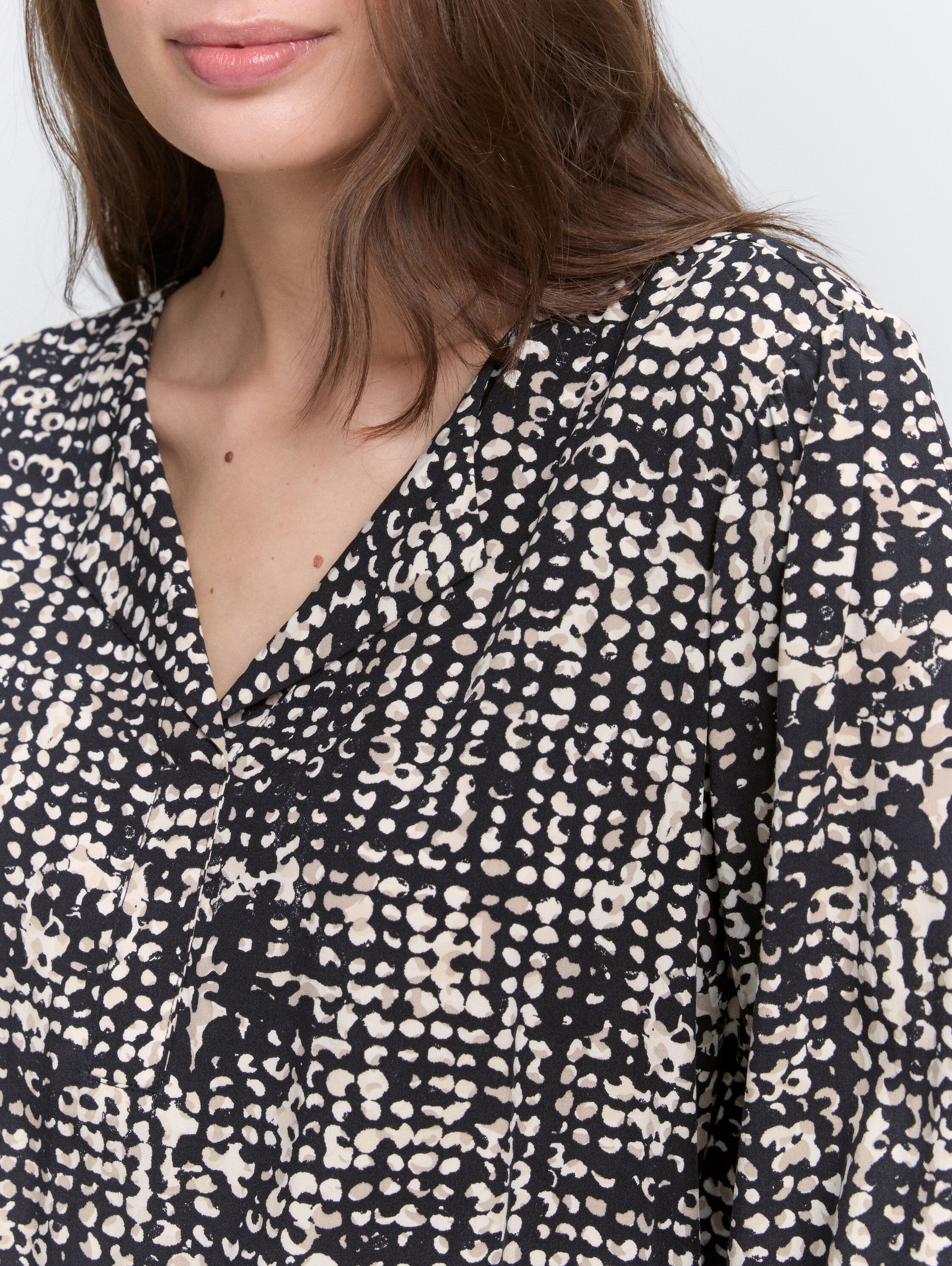 Bluse aus Viskose - navy_abstract_dot_design - 