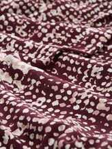 Blouse en viscose - dark red abstract dot design - Vue de la matière