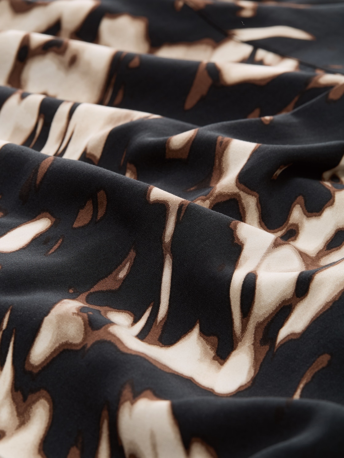 Bluse mit Muster - blurry animal design - Material-Ansicht