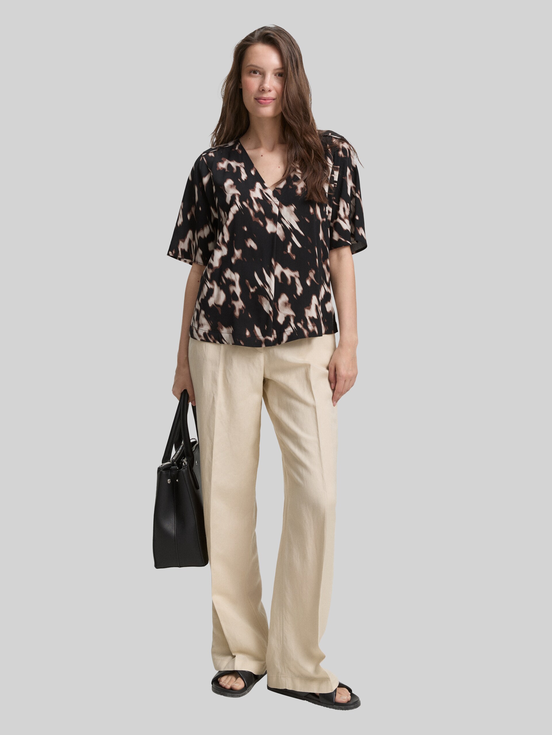 Blouse à motifs - blurry animal design - Vue de face du modèle