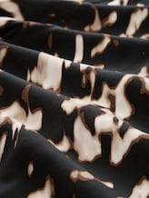 Blouse à motifs - blurry animal design - Vue de la matière
