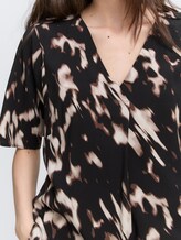 Blouse à motifs - blurry animal design - Vue détaillée du modèle