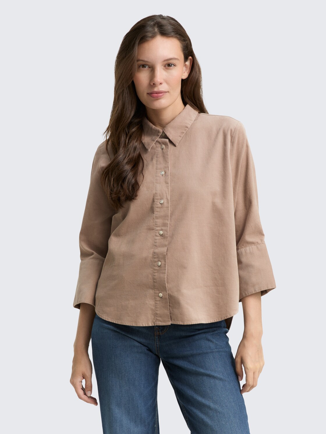 Loose Fit Hemdbluse aus Cord - soft taupe grey - Ausschnitt Model-Vorderansicht