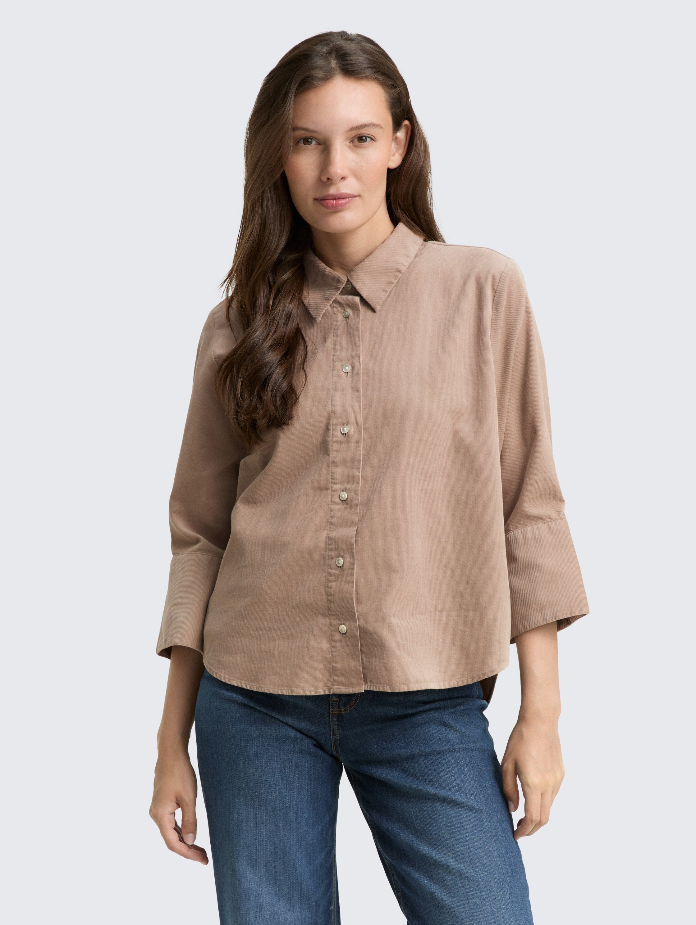 Loose Fit Hemdbluse aus Cord - soft taupe grey - Ausschnitt Model-Vorderansicht