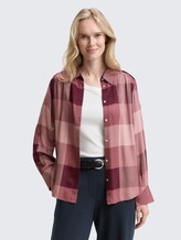 Shirt blouse with checked pattern - berry rose check - Neckline model front view