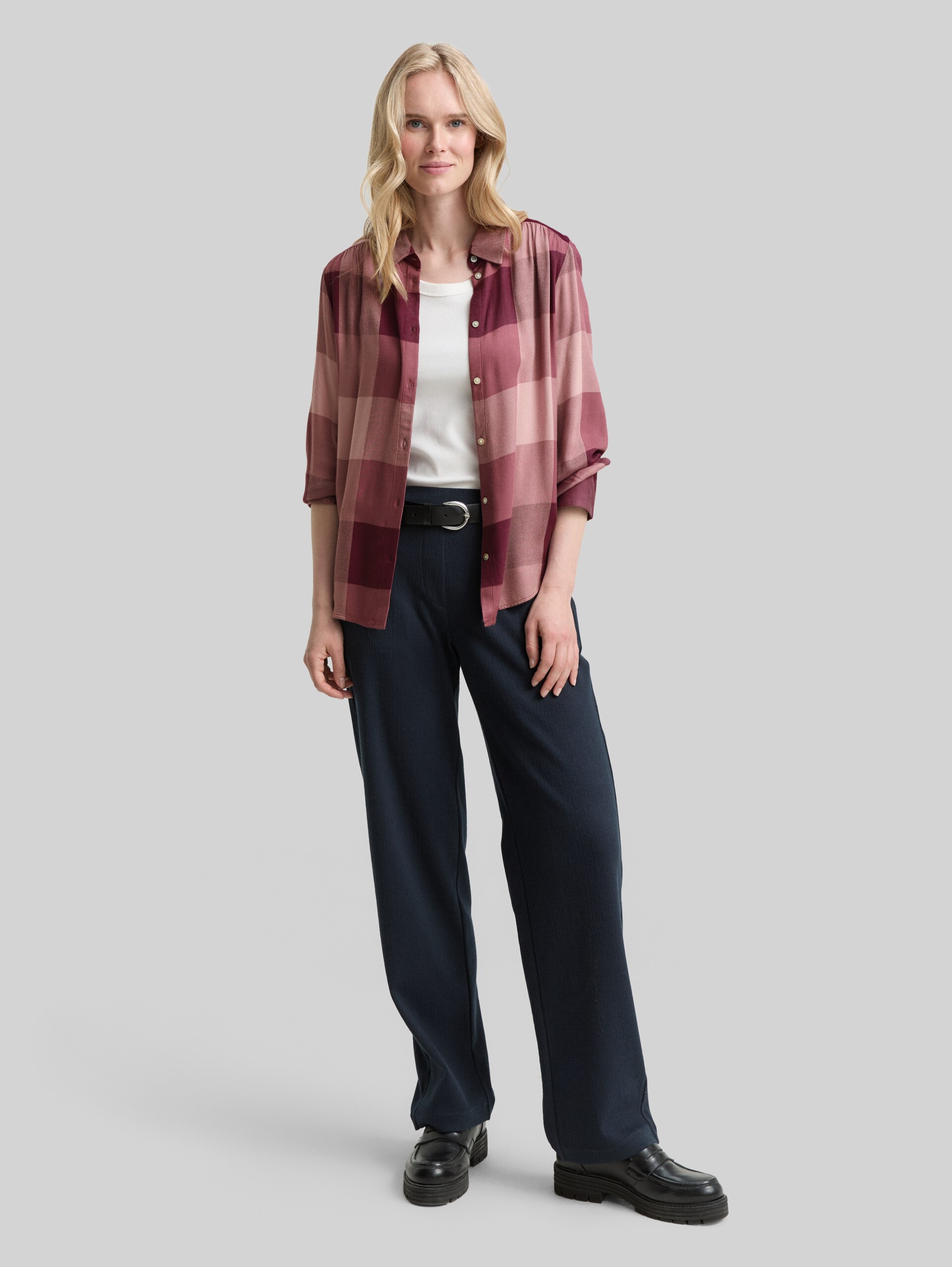 Shirt blouse with checked pattern - berry rose check - Model front view