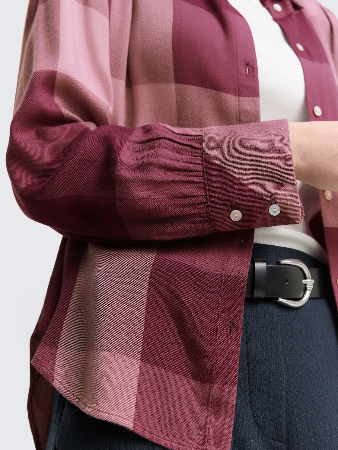 Hemdbluse mit Karomuster - berry rose check - Detail-Model-Ansicht