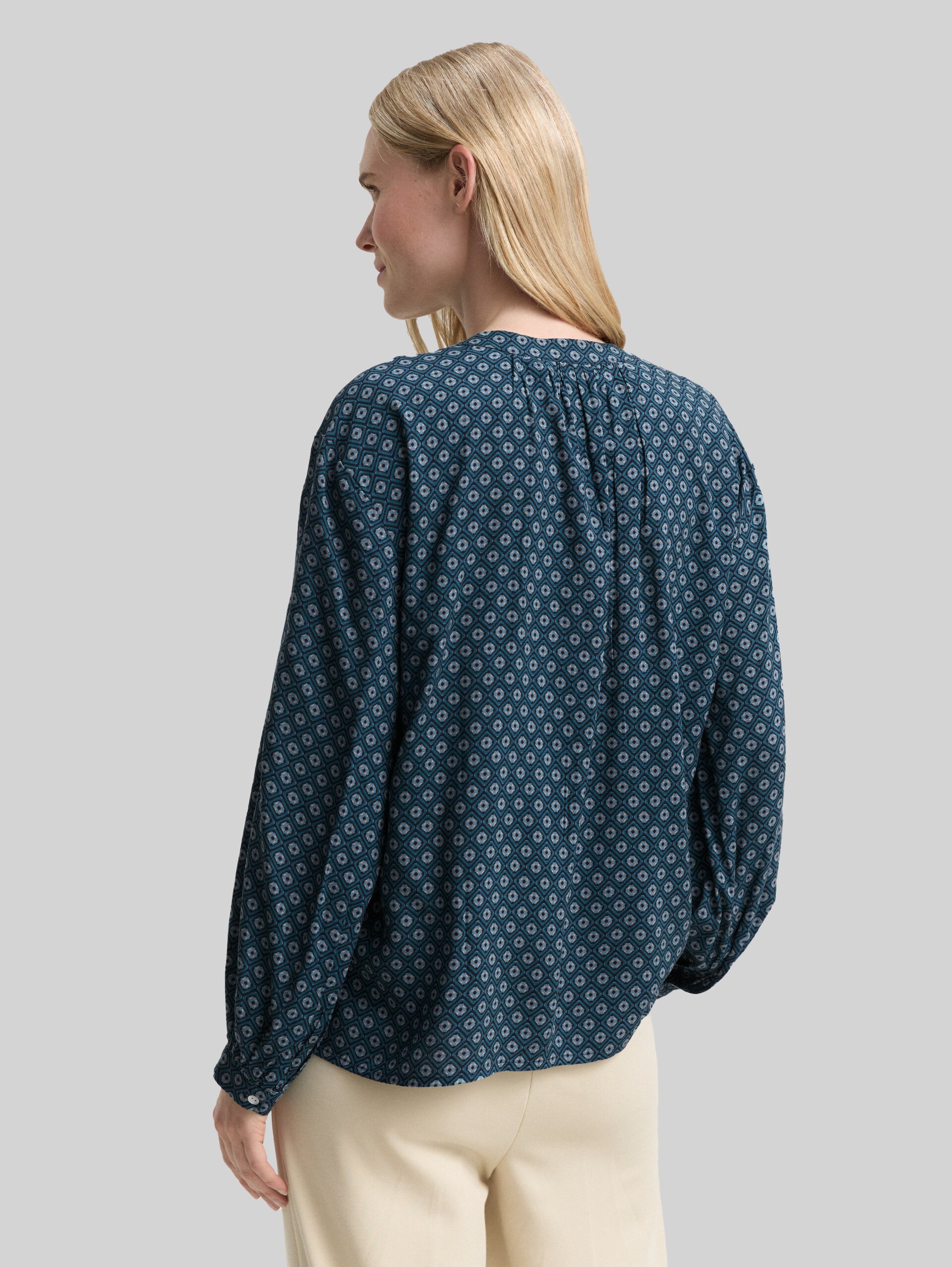 Blouse loose fit avec motif - teal geometric minimal design - Découpe Vue arrière du modèle