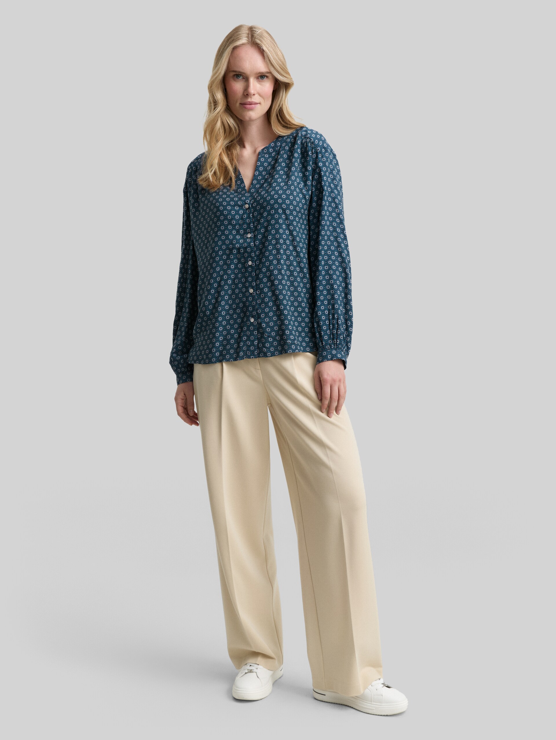 Blouse loose fit avec motif - teal geometric minimal design - Vue de face du modèle