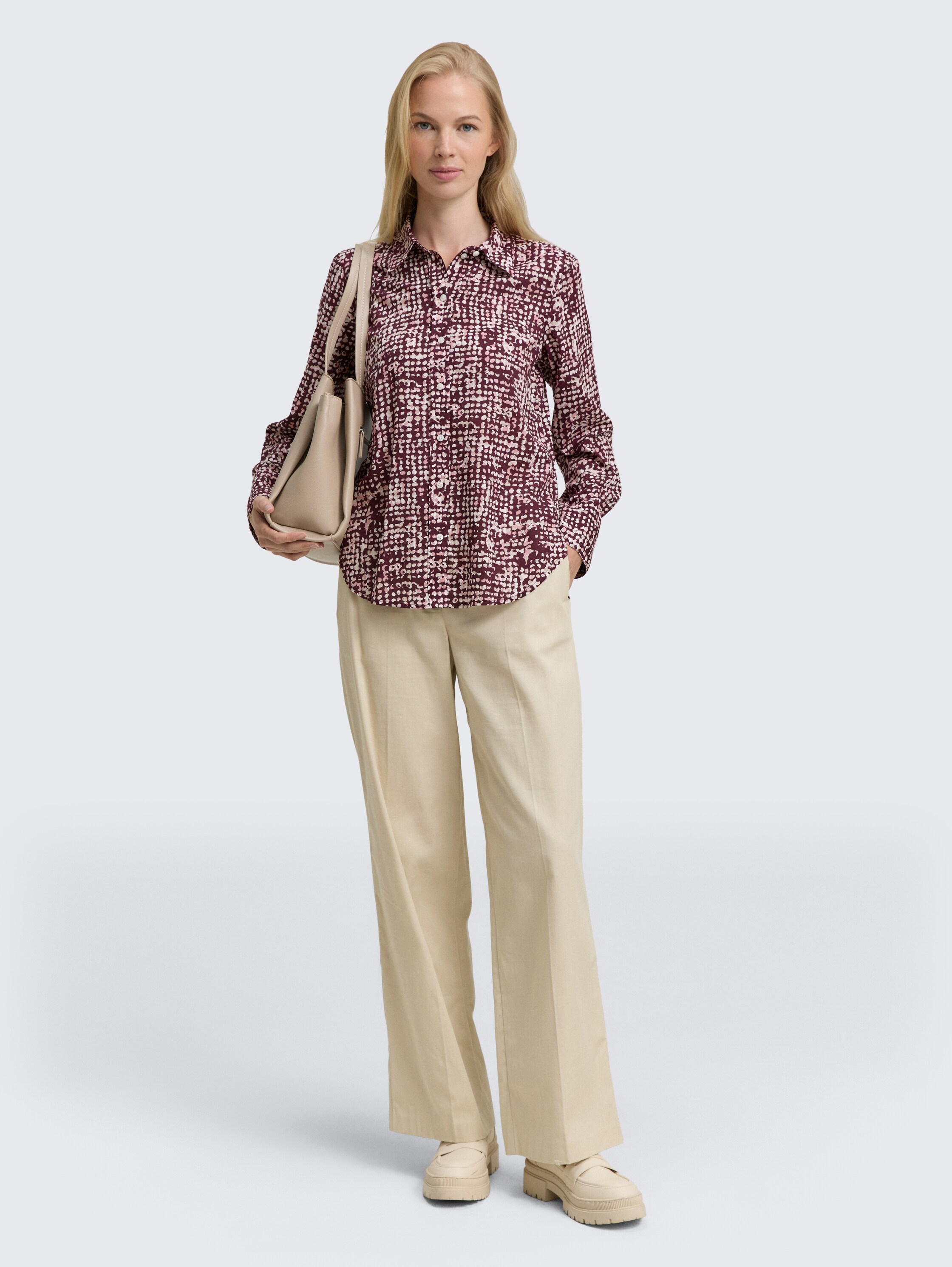 Overhemdblouse met patroon - dark red abstract dot design - Model vooraanzicht