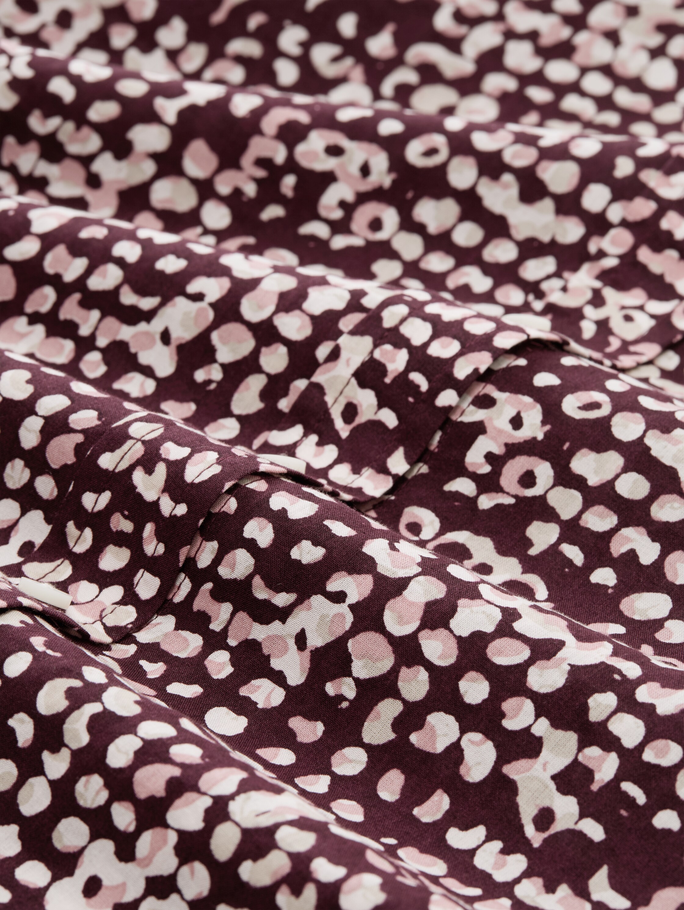 Overhemdblouse met patroon - dark red abstract dot design - Materiaalweergave